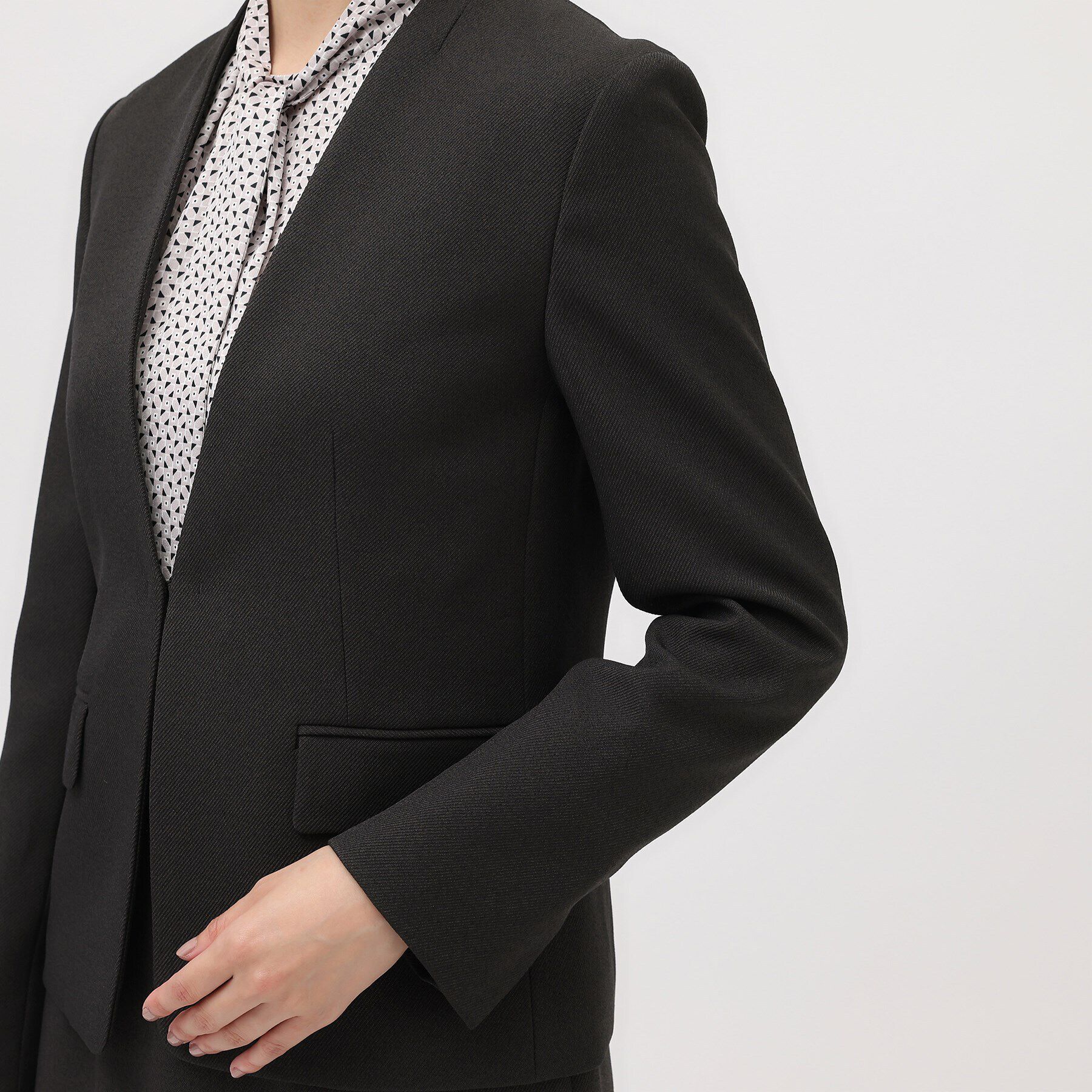 UNTITLED「【通勤スーツ/入卒/セレモニー】ウーステッドカルゼ カラーレスジャケット」|ノーカラージャケット|