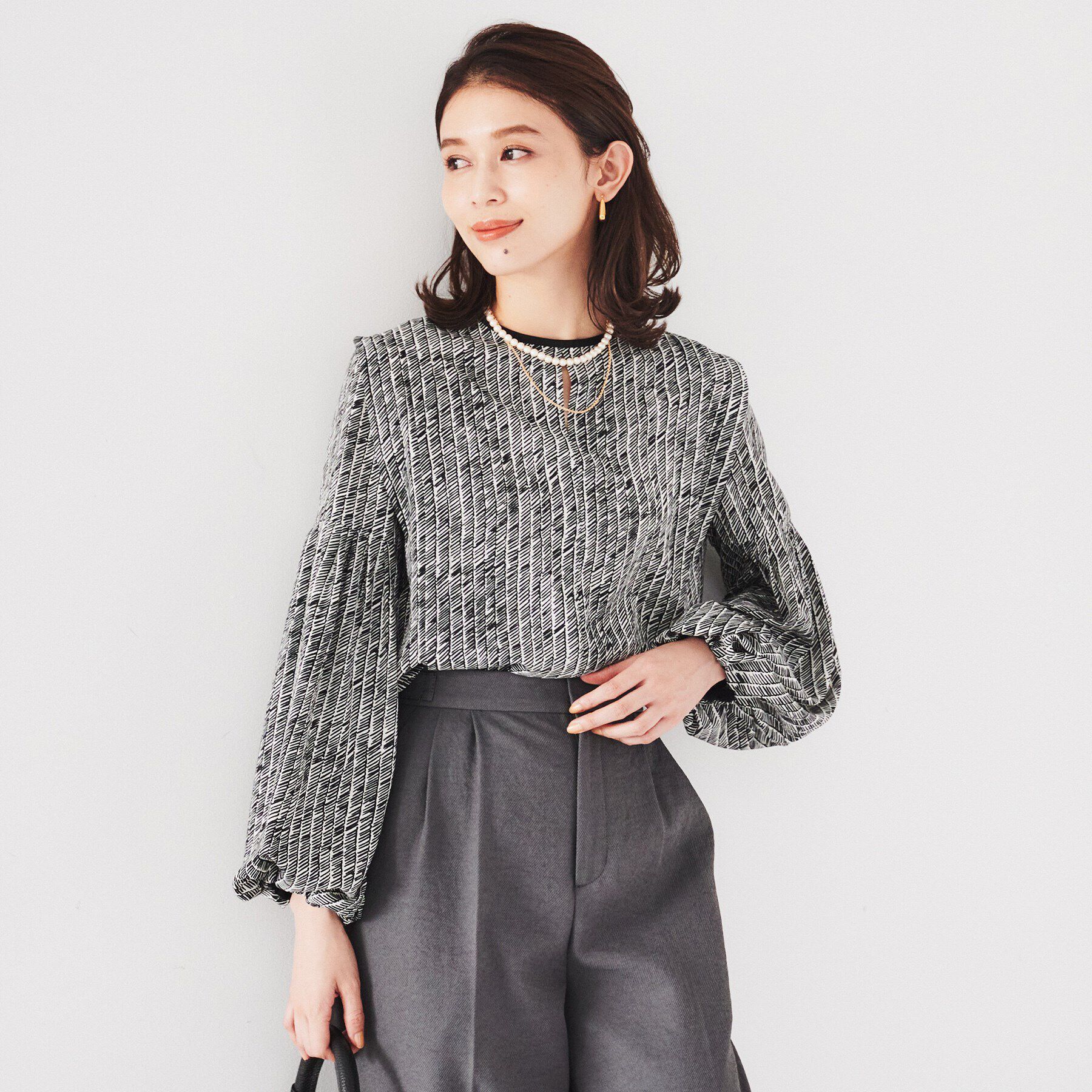 UNTITLED「【ボリューム袖/袖ゴム】ヴィンテージアートへリンボン」|シャツ・ブラウス|ブラック(119)