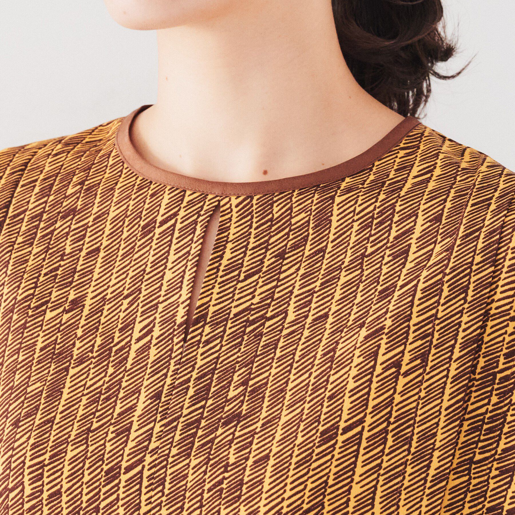 UNTITLED「【ボリューム袖/袖ゴム】ヴィンテージアートへリンボン」|シャツ・ブラウス|