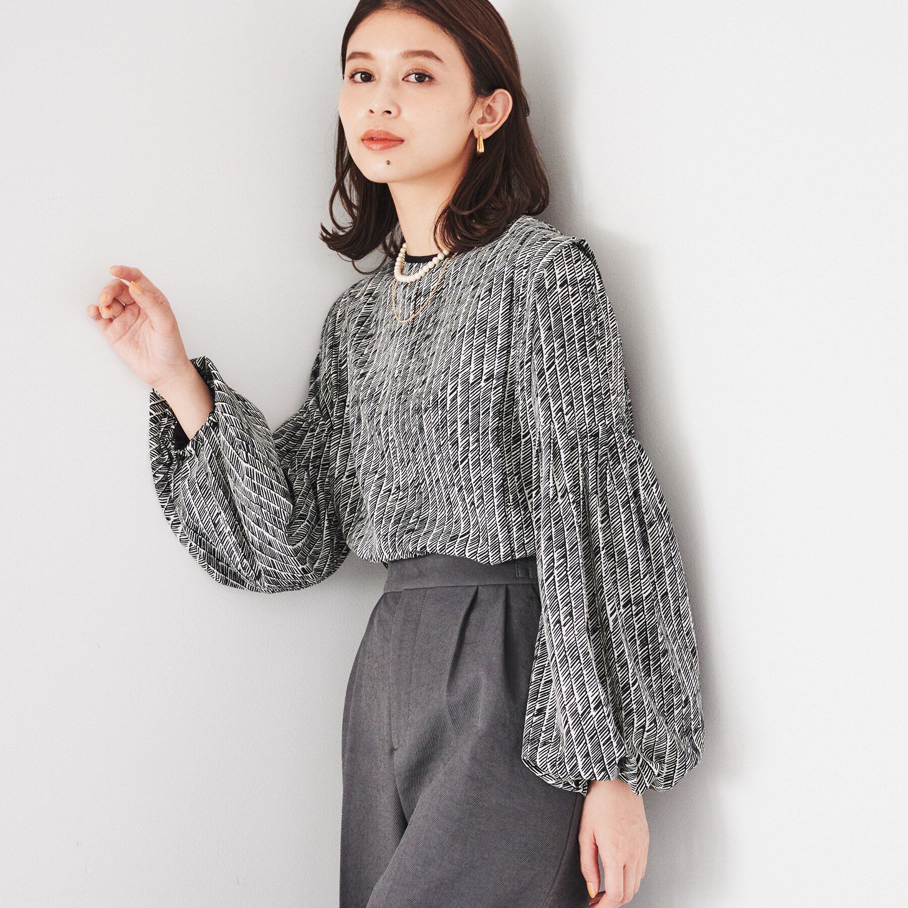 UNTITLED「【ボリューム袖/袖ゴム】ヴィンテージアートへリンボン」|シャツ・ブラウス|