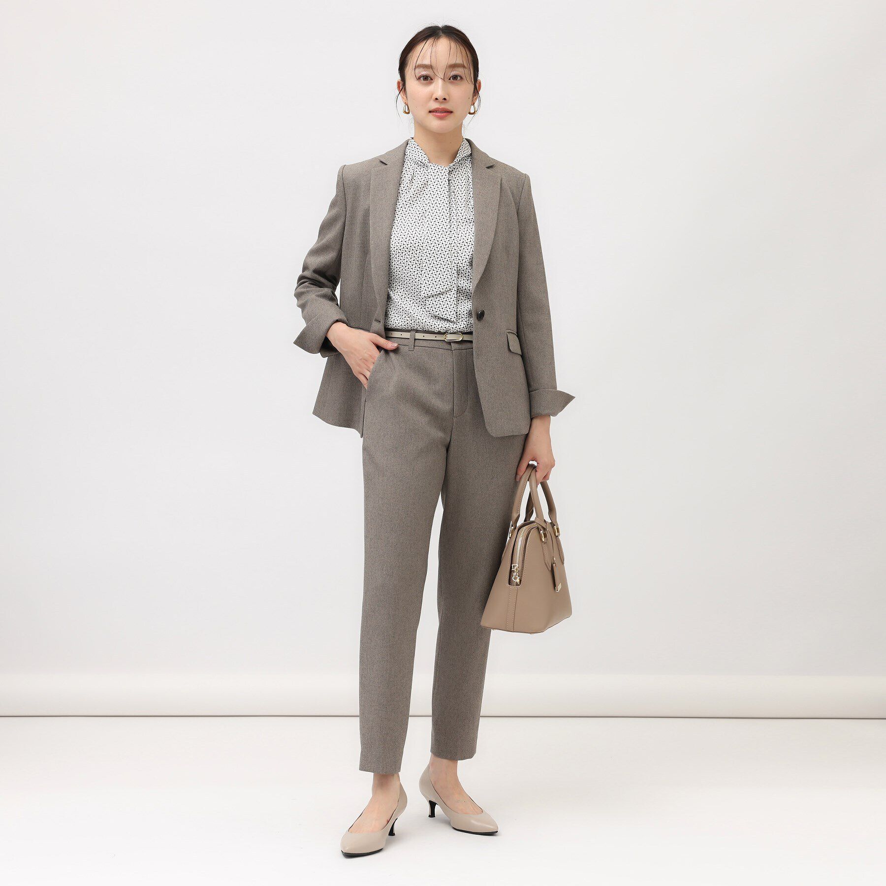 UNTITLED「【通勤スーツ/入卒/セレモニー】幾何柄ボウタイブラウス」|シャツ・ブラウス|