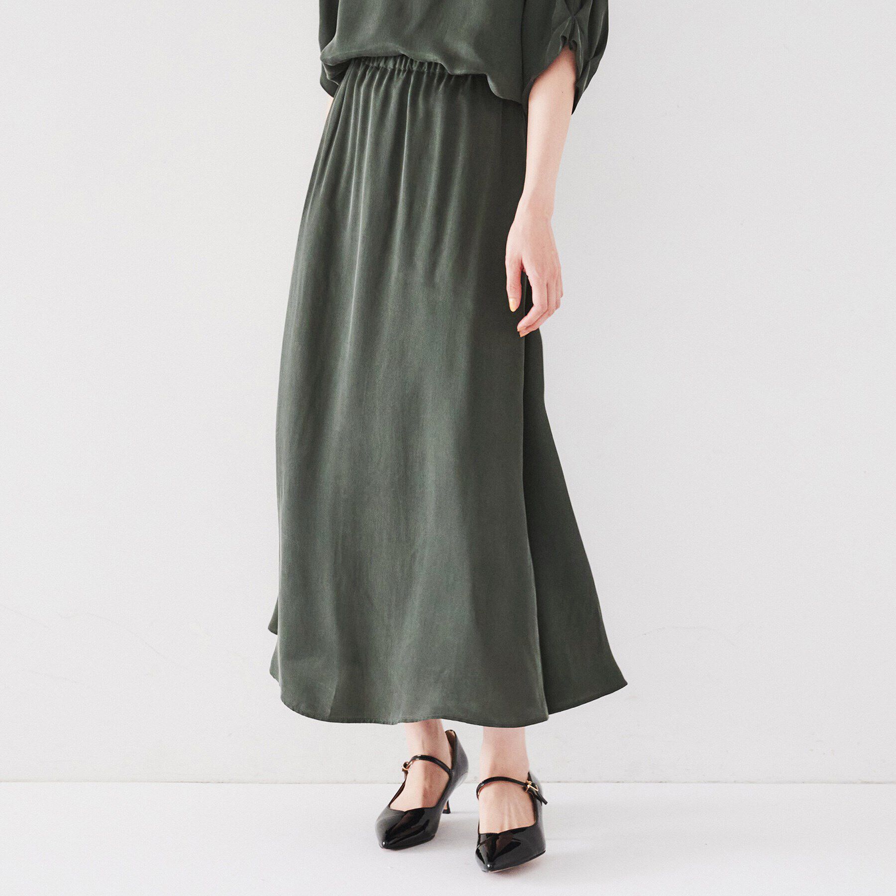 UNTITLED「【セットアップ可/ウエストゴム/パウダータッチ】シルキーキュプラ ロングスカート」|スカート|