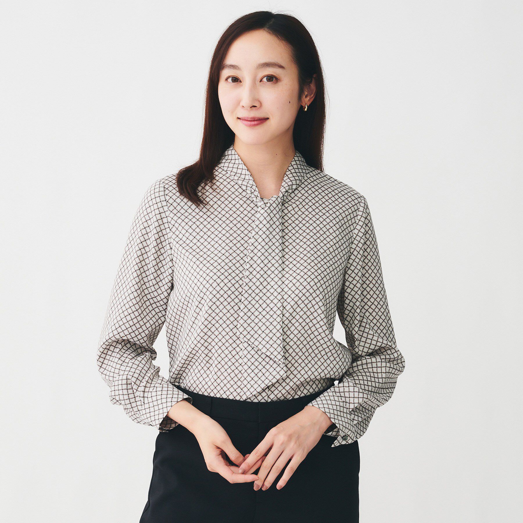 UNTITLED「【ボウタイ/通勤スーツ/オフィス】スクエアプリントブラウス」|シャツ・ブラウス|