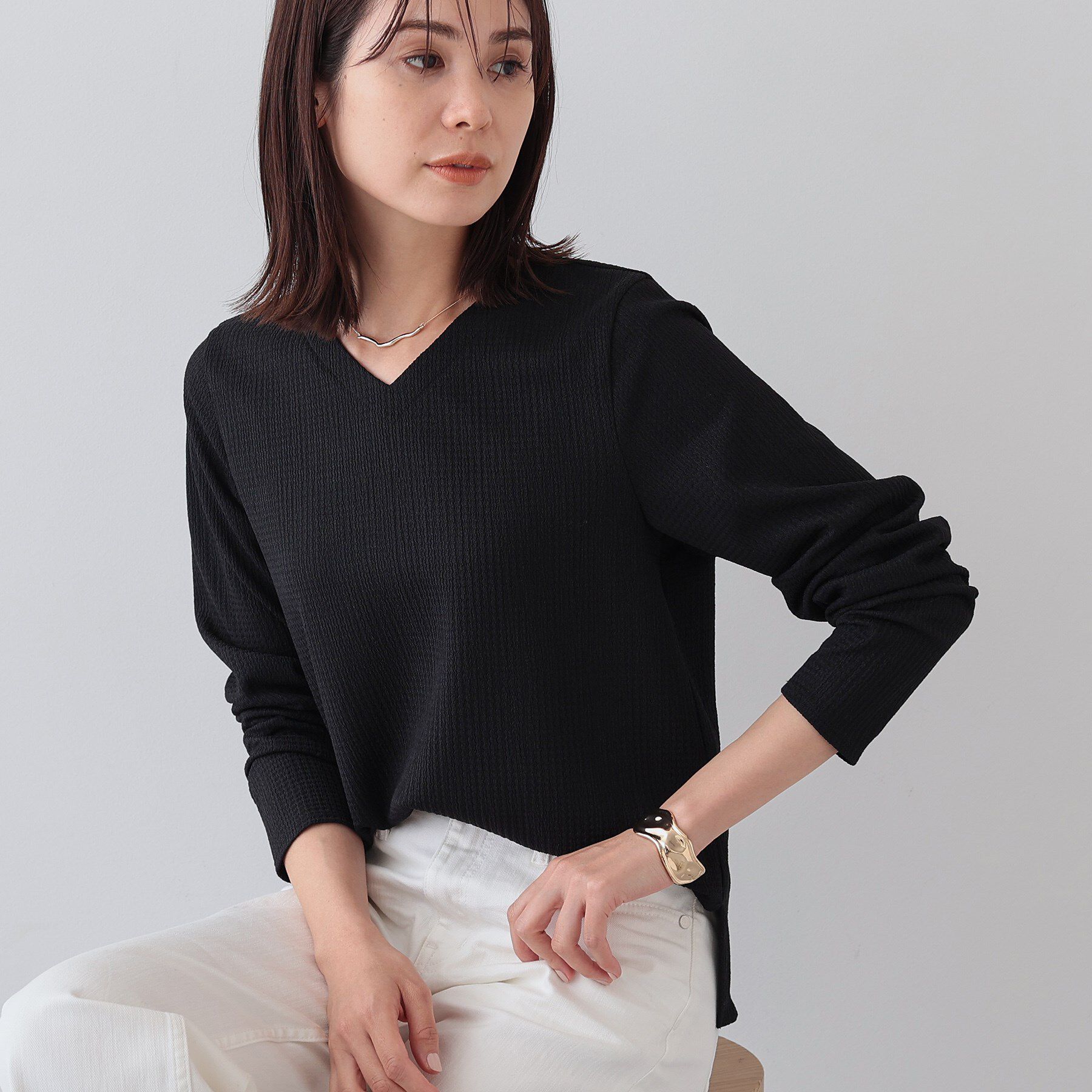 INDIVI「【洗える／凹凸素材】Vネックカットソートップス」|Tシャツ・カットソー|ブラック(019)