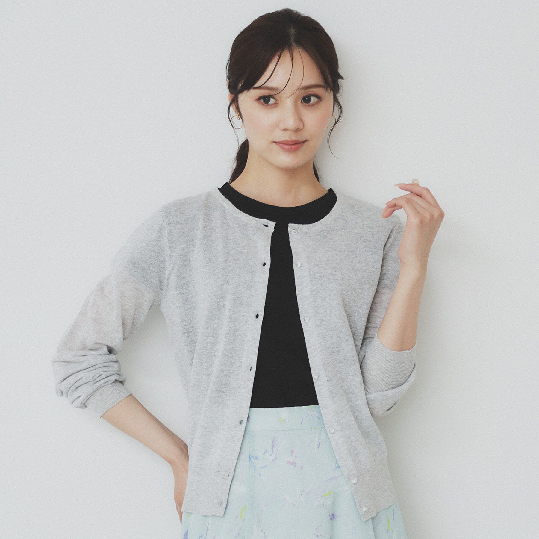 index「《7色展開/XS-LLサイズ》ビジューボタンクルーネックカーディガン【洗濯機洗い可】」|カーディガン|