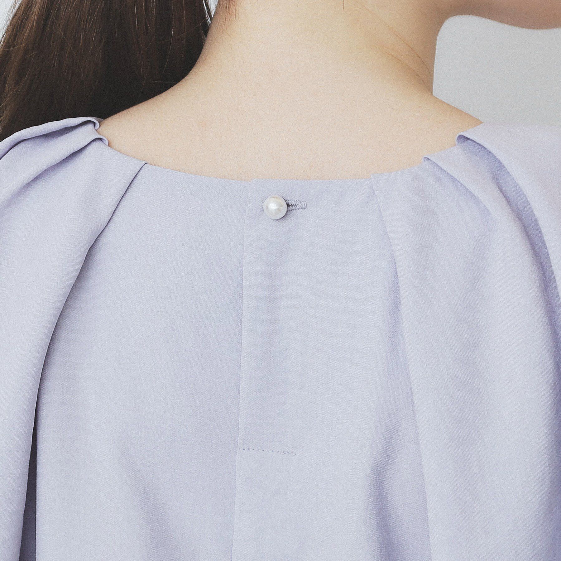 index「《7色展開/S-LLサイズ》フリルタックスリーブキーネックブラウス【吸水速乾/洗濯機可/イージーアイ」|シャツ・ブラウス|