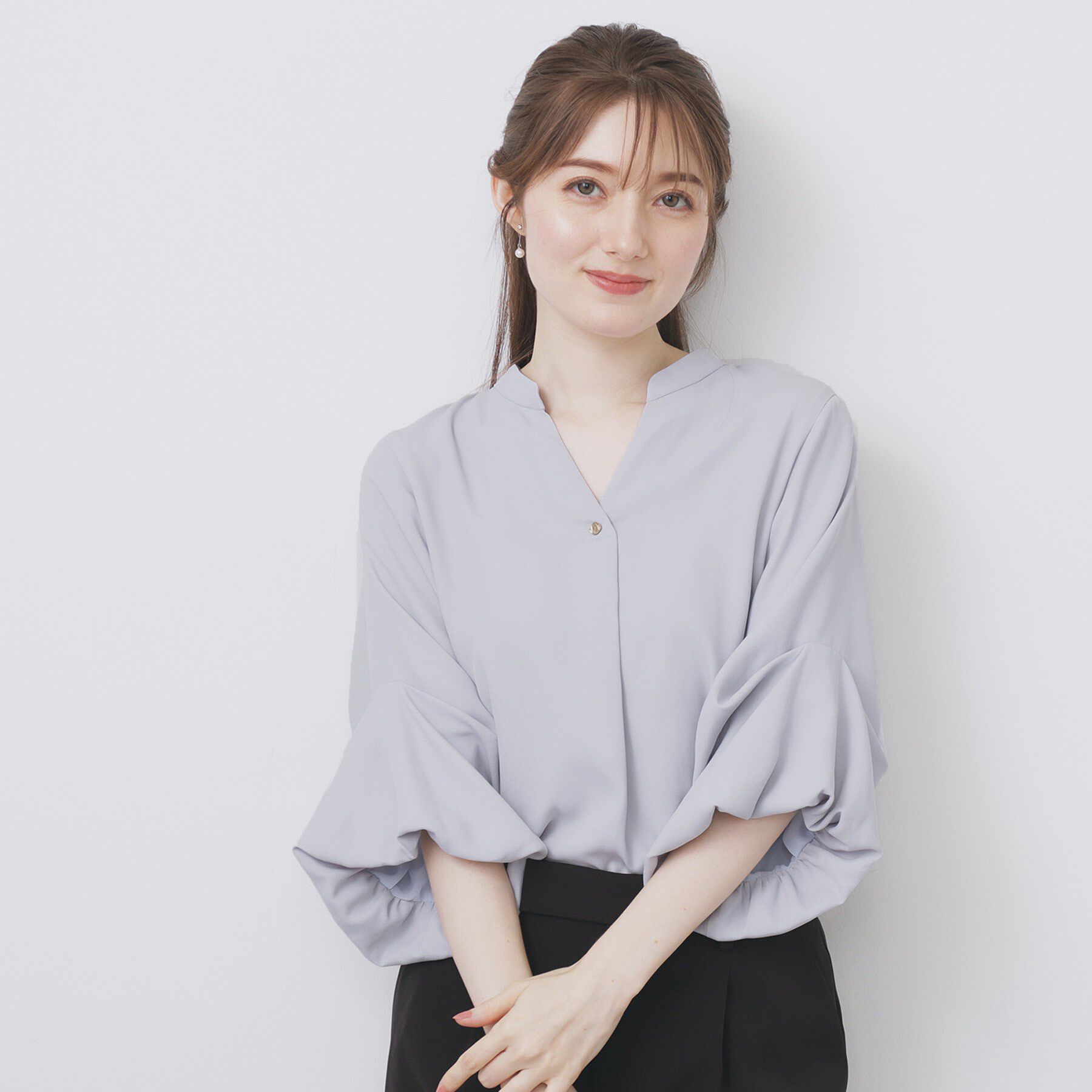 index「スキッパーバルーンスリーブブラウス【洗濯機洗い可/イージーアイロン】」|シャツ・ブラウス|サックスブルー(09