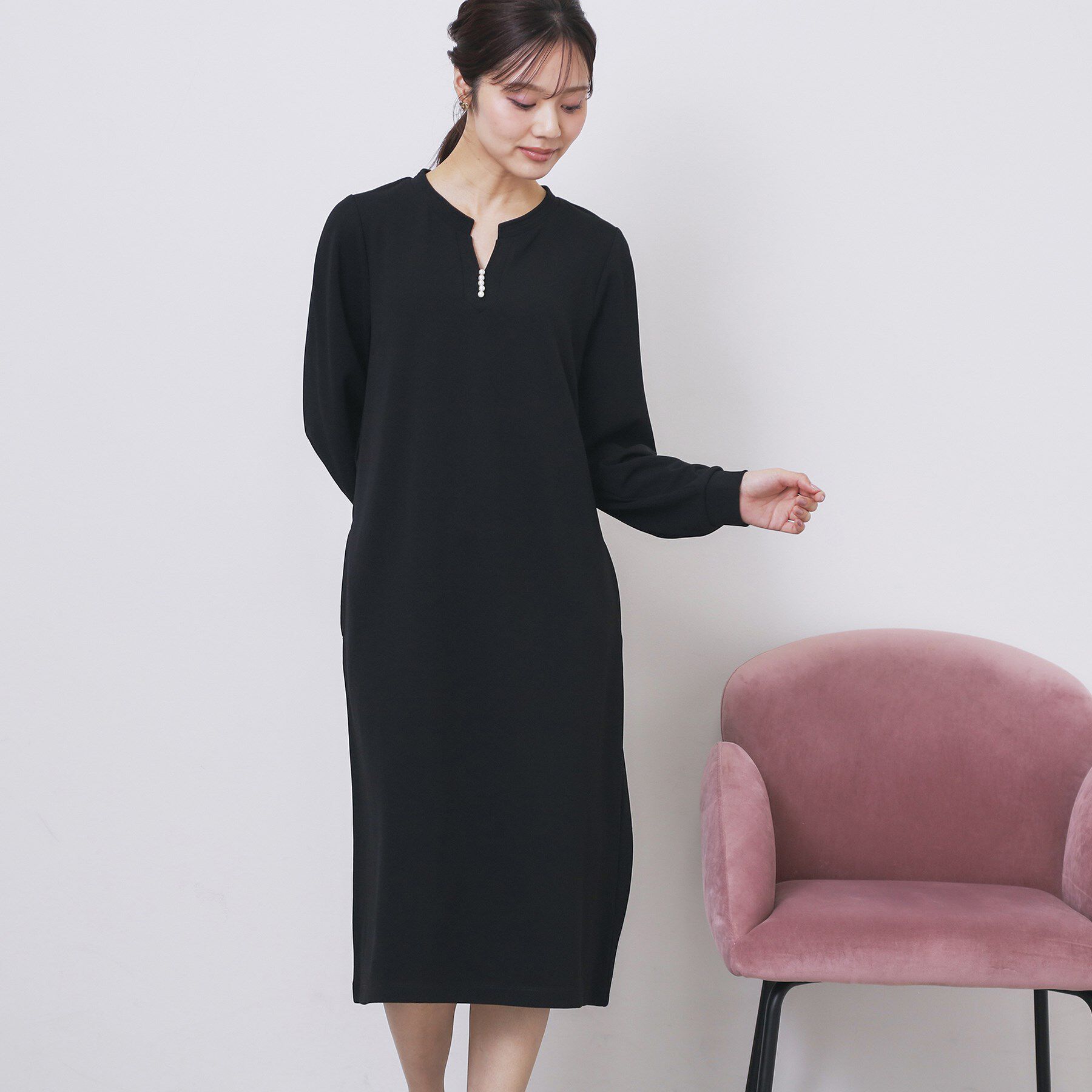 index「パール調ボタン付きキーネックワンピース【洗濯機OK】《S～3L》」|ワンピース|