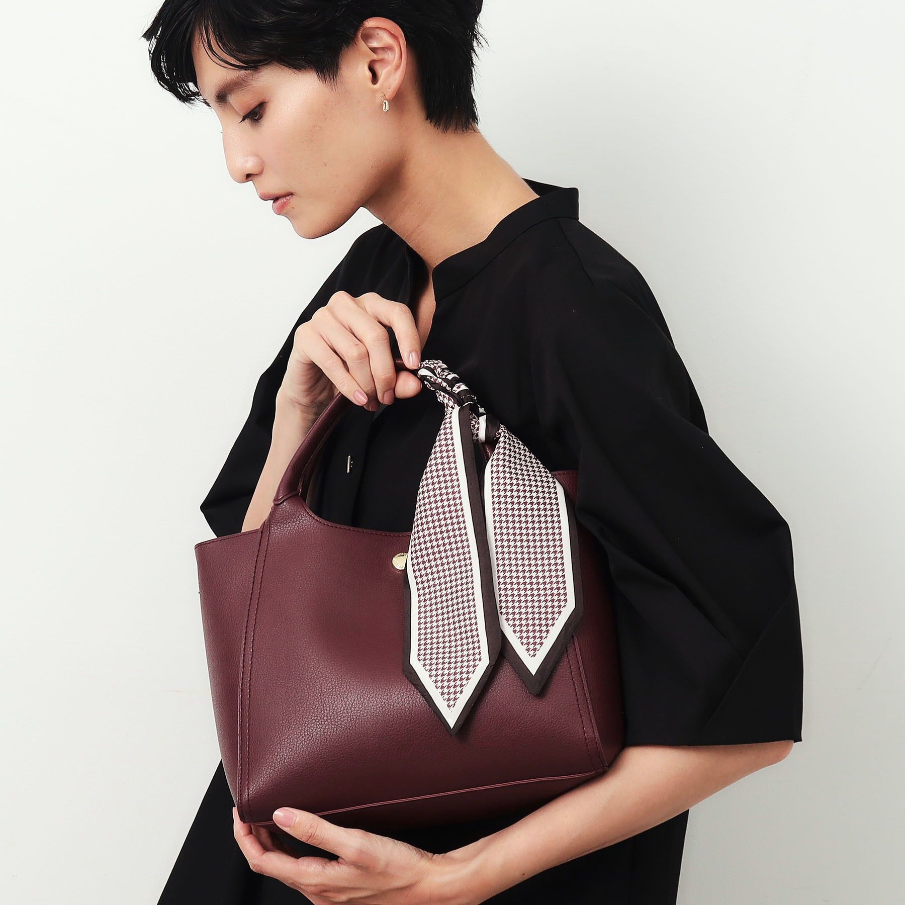 OPAQUE.CLIP「【2WAY】千鳥柄スカーフ付き合皮ミドルトートバッグ」|トートバッグ|