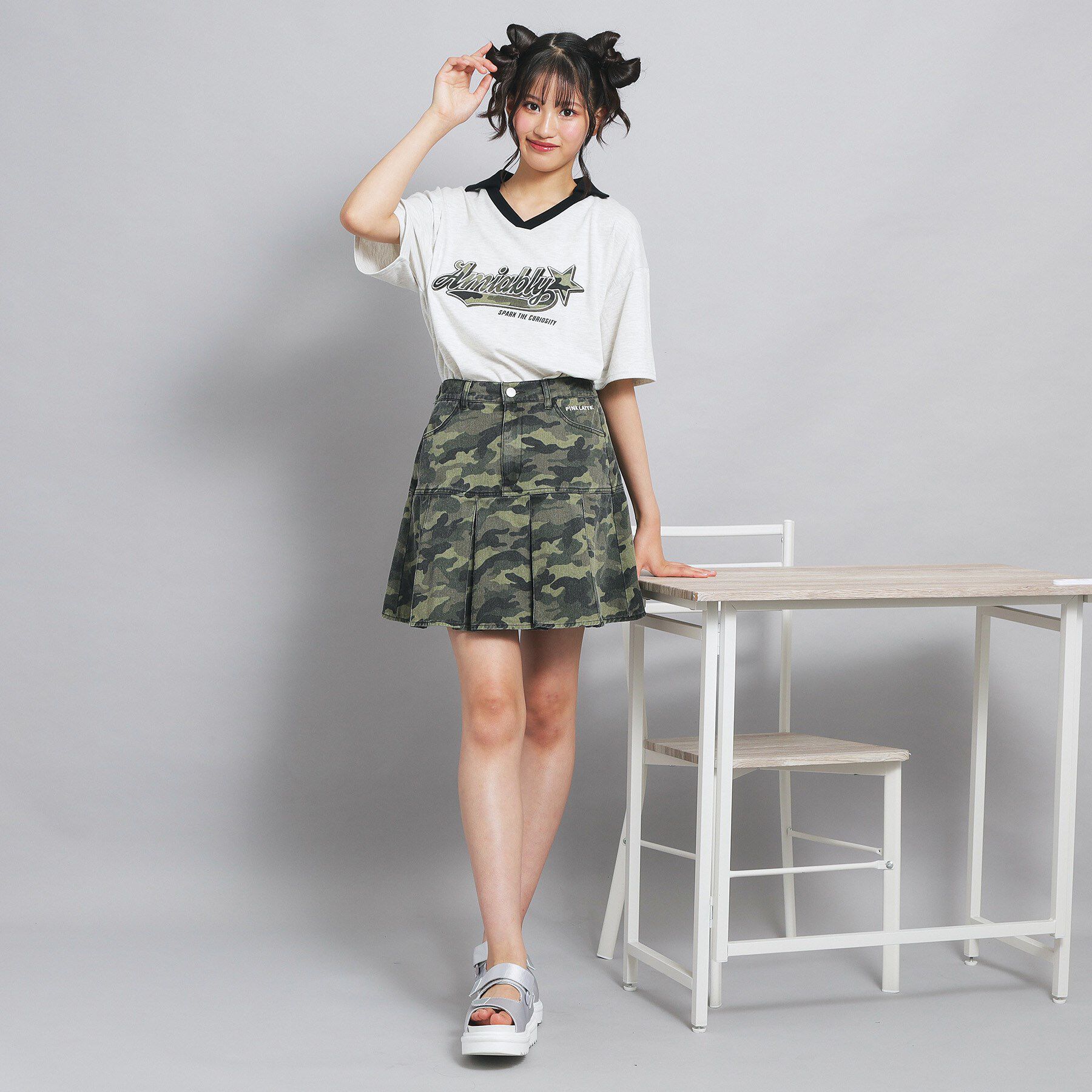 PINK-latte「Vネック衿付きアップリケビッグTシャツ」|Tシャツ・カットソー|