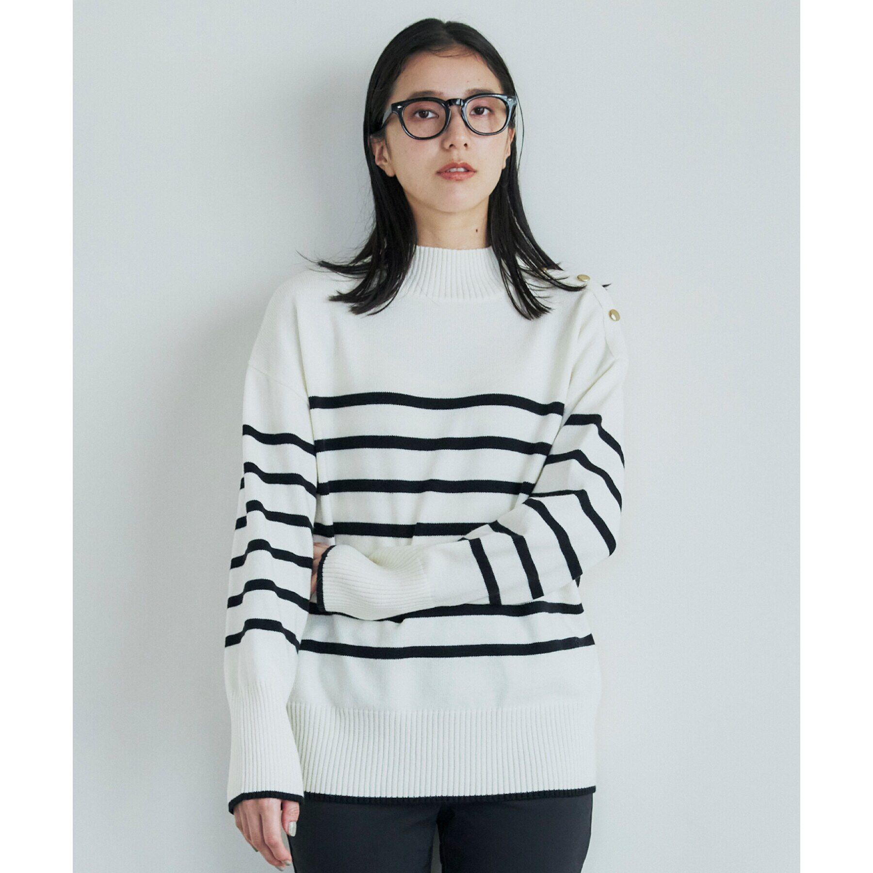 THE SHOP TK「【毛玉になりにくい／静電気防止】配色肩ボタンハイネックニット／洗える」|ニット・セーター|アイボリー(304)