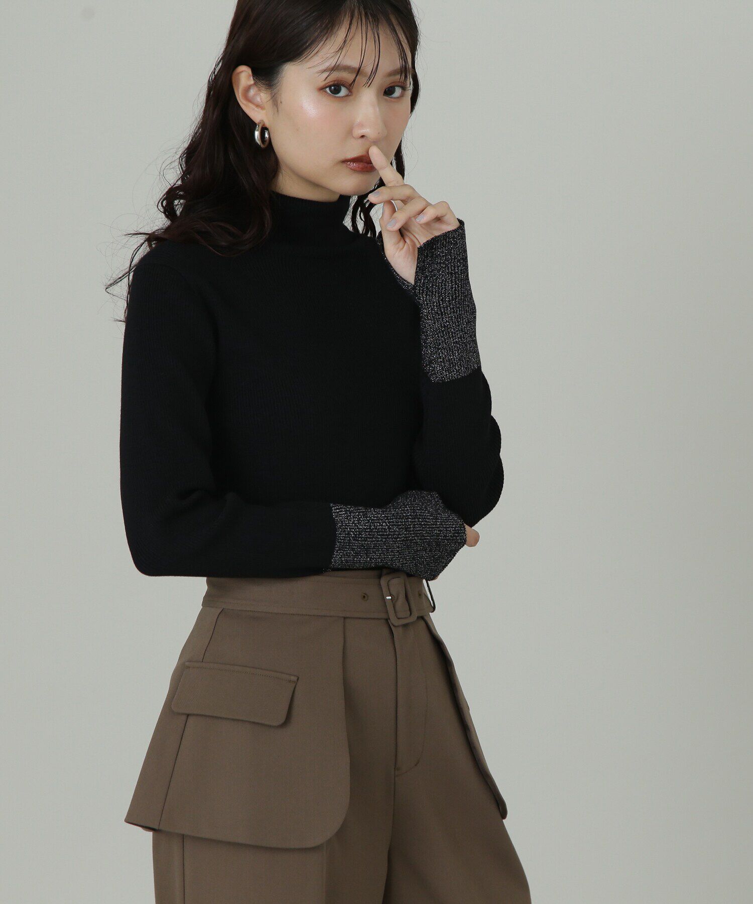  「タートルネックスリットリブニット」|ニット・セーター|ブラック&times;ラ  1