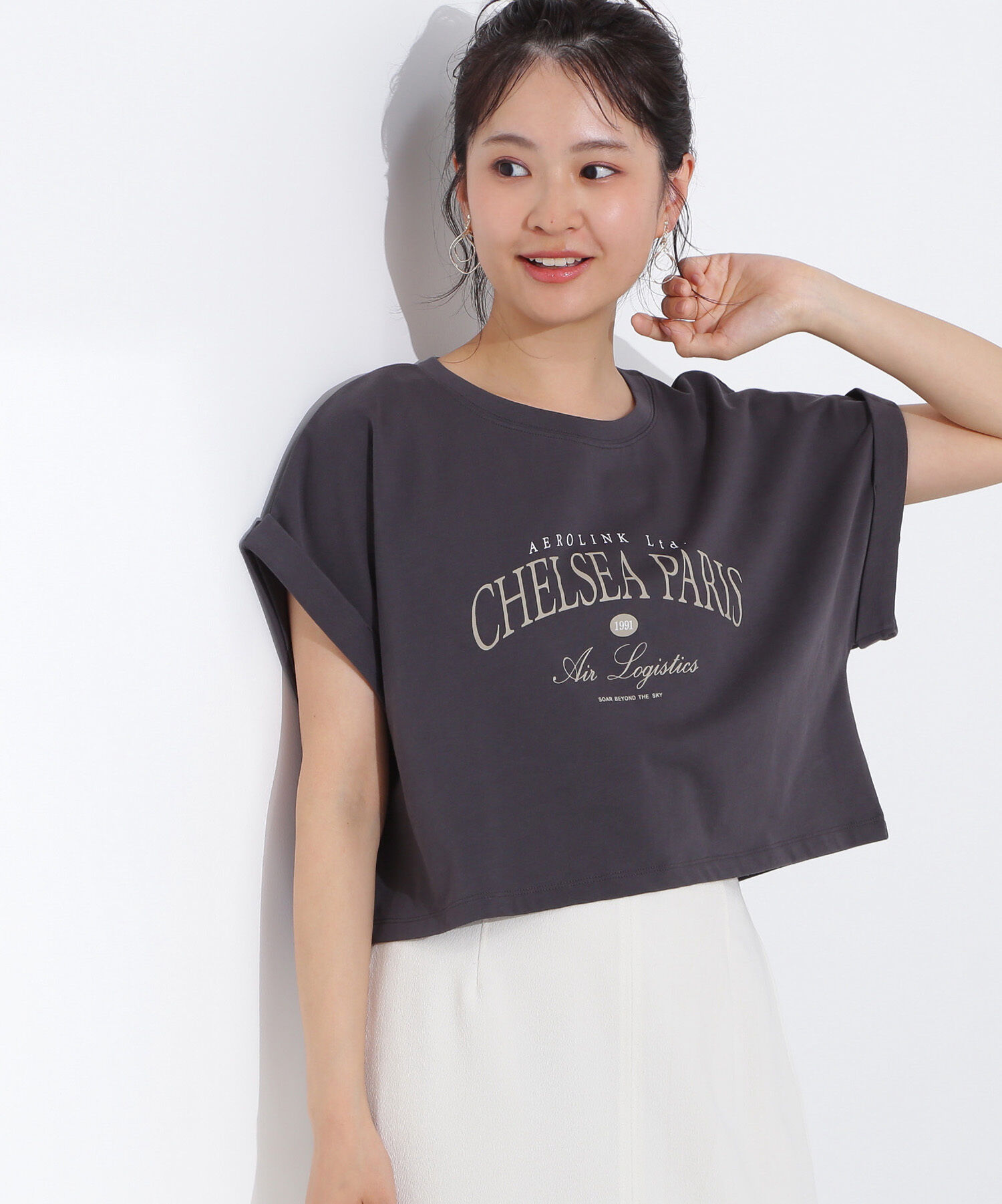  「クロップドカレッジロゴTシャツ」|Tシャツ・カットソー|チャコール1