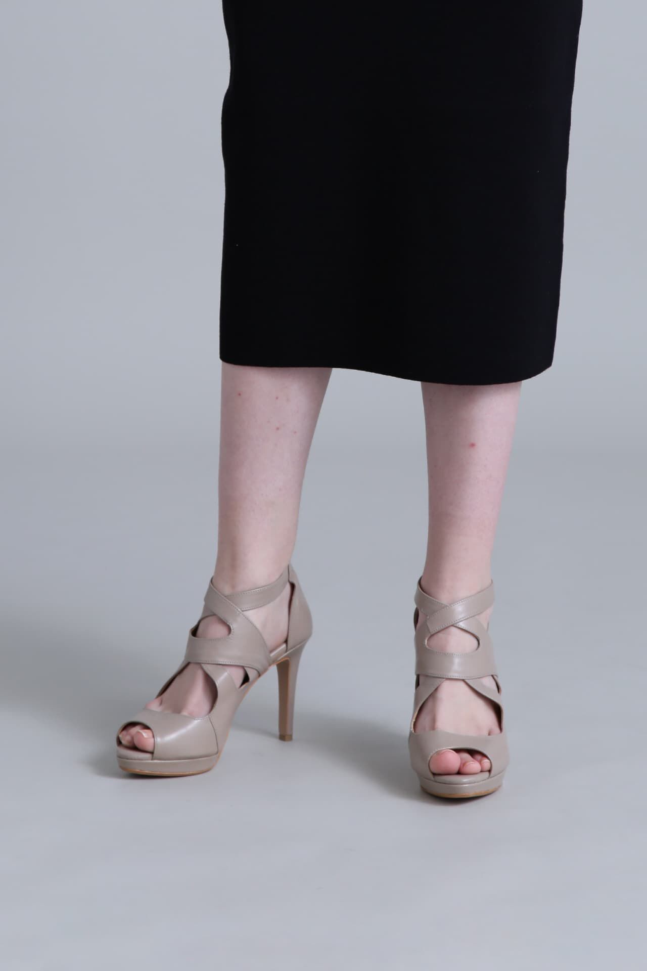  「◆スムースレザーカッティングサンダル」|その他|ベージュ