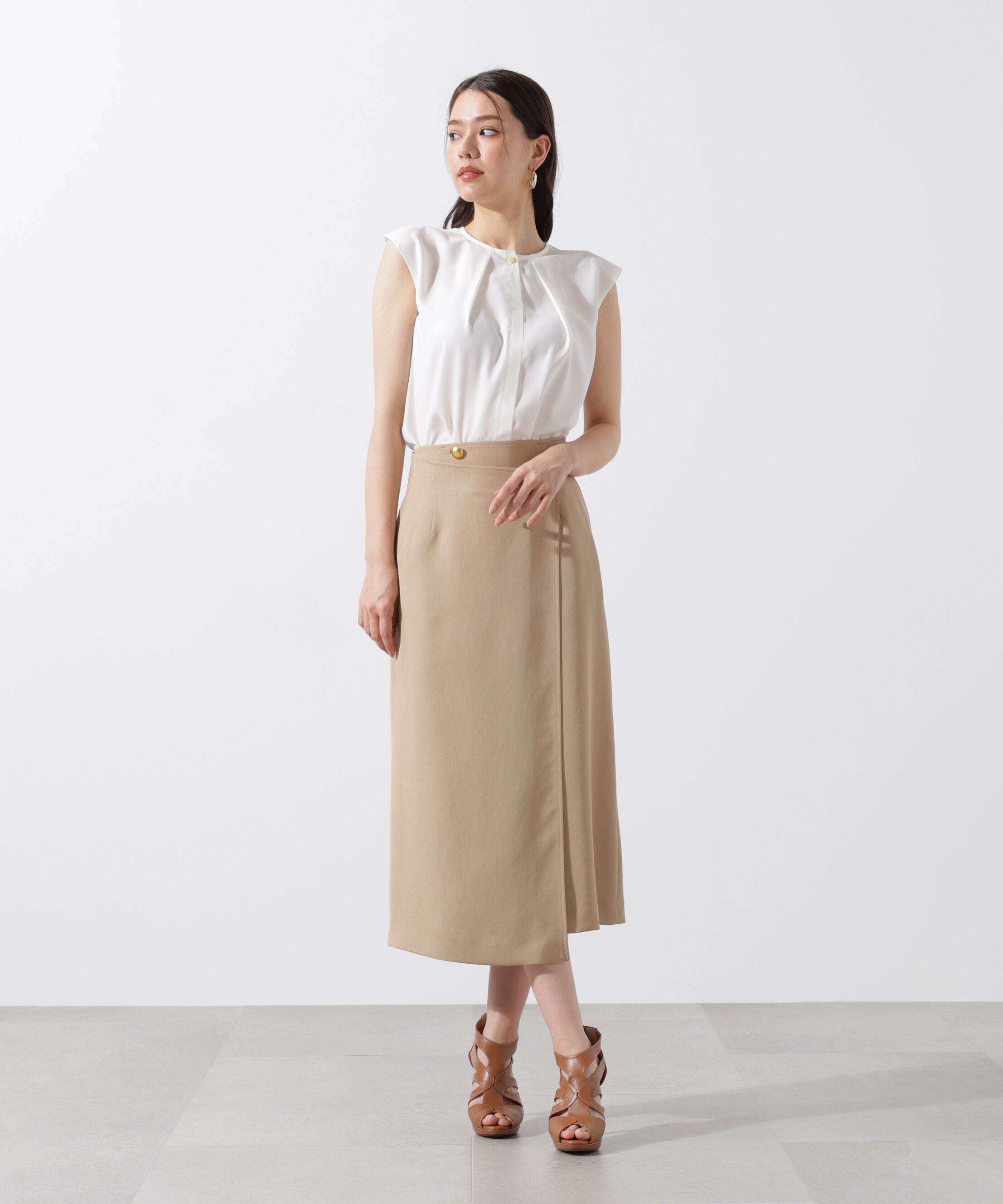  「メタルボタンクルーネックタックブラウス」|シャツ・ブラウス|