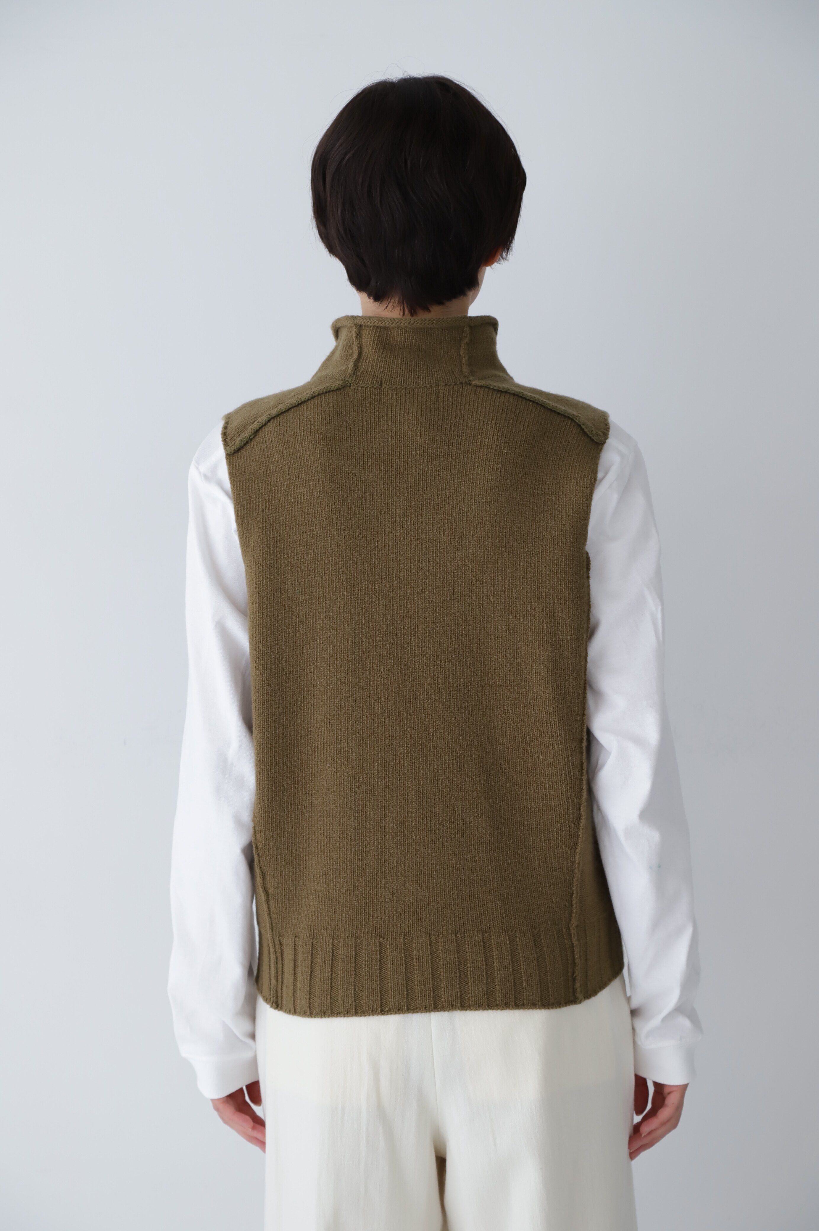  「◆アウトリンキングハイネックベスト」|ニット・セーター|