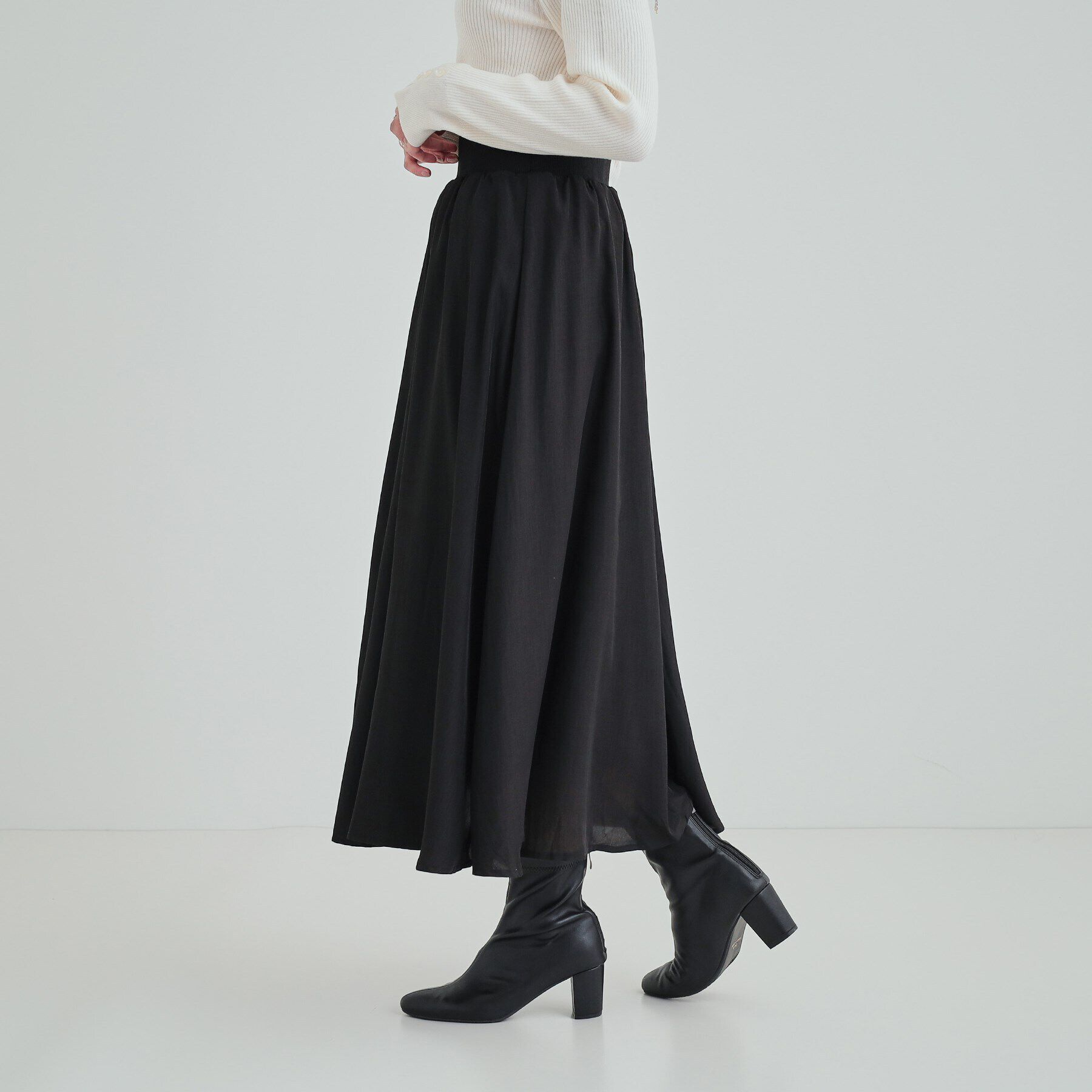 SHOO･LA･RUE「ウエストリブで無理せずキレイ　艶やかに彩る サテンフレアスカート」|スカート|