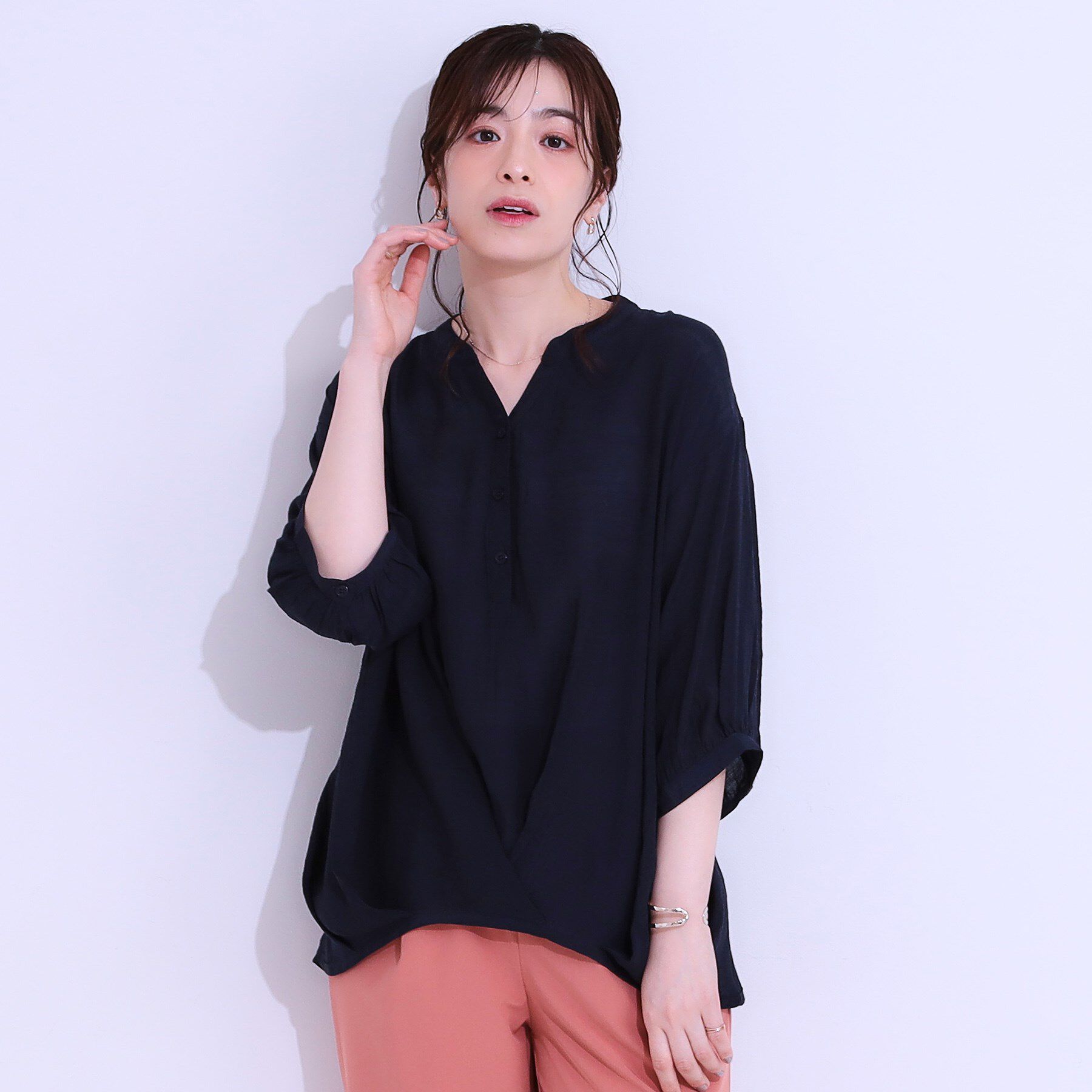 SHOO･LA･RUE「【S-LL】インせず腰回りすっきり フロントタックブラウス」|シャツ・ブラウス|