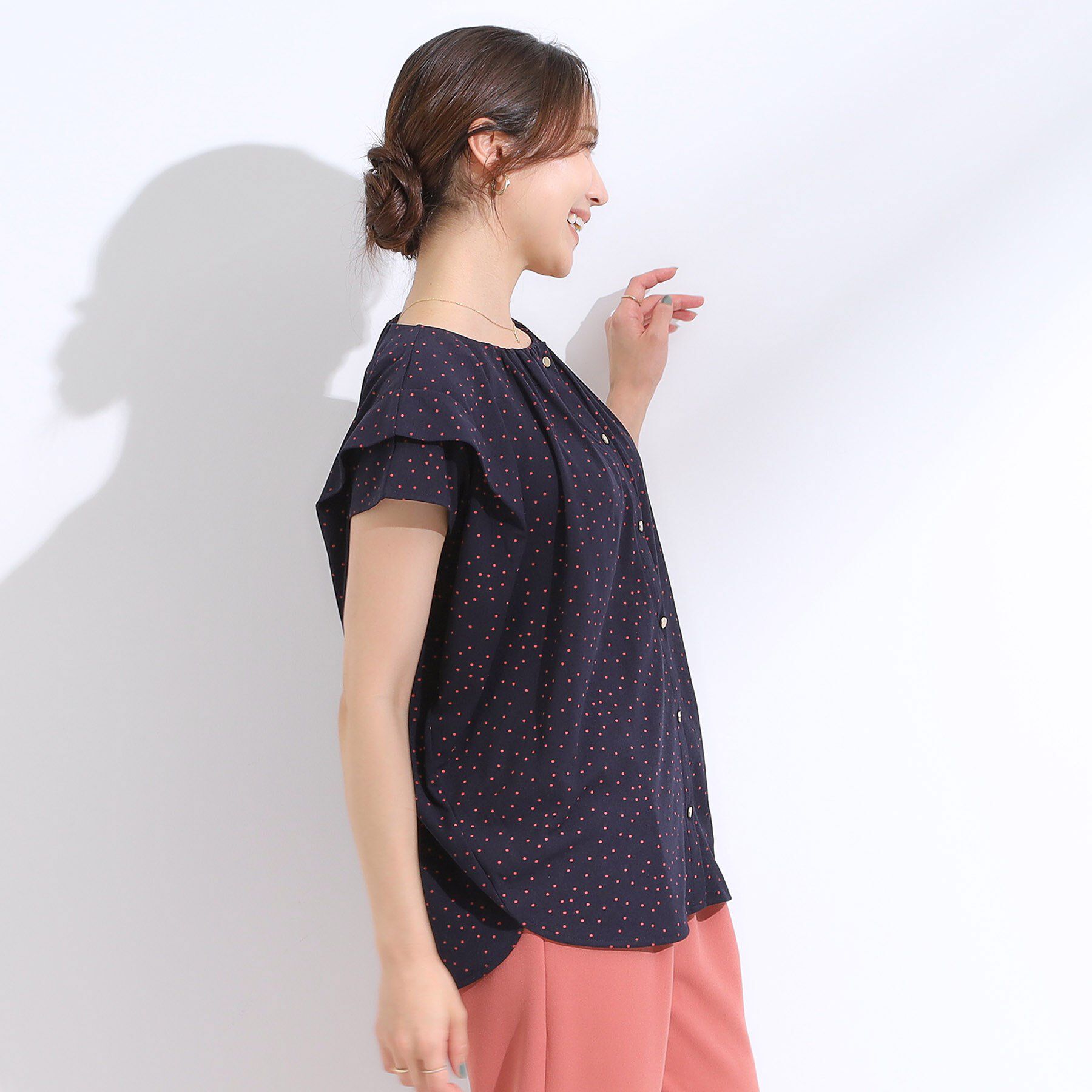 SHOO･LA･RUE「【S-LL/ひんやり】きちんと見えで好印象 ドット柄デザイントップス」|シャツ・ブラウス|