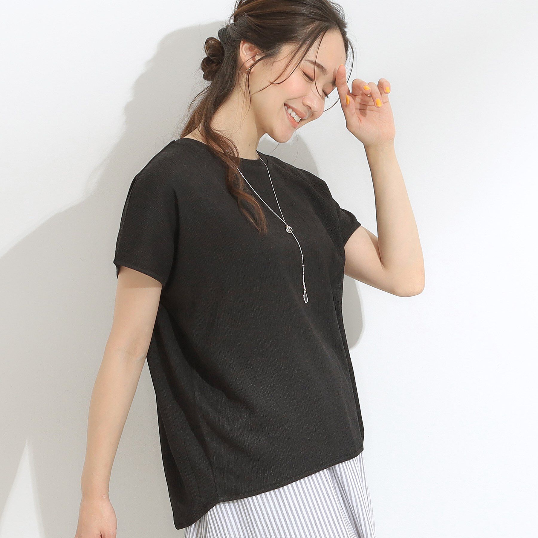 SHOO･LA･RUE「【S-LL】ブラウス見えする 軽やかな着心地の しぼしぼトップス」|Tシャツ・カットソー|ブラック(019)