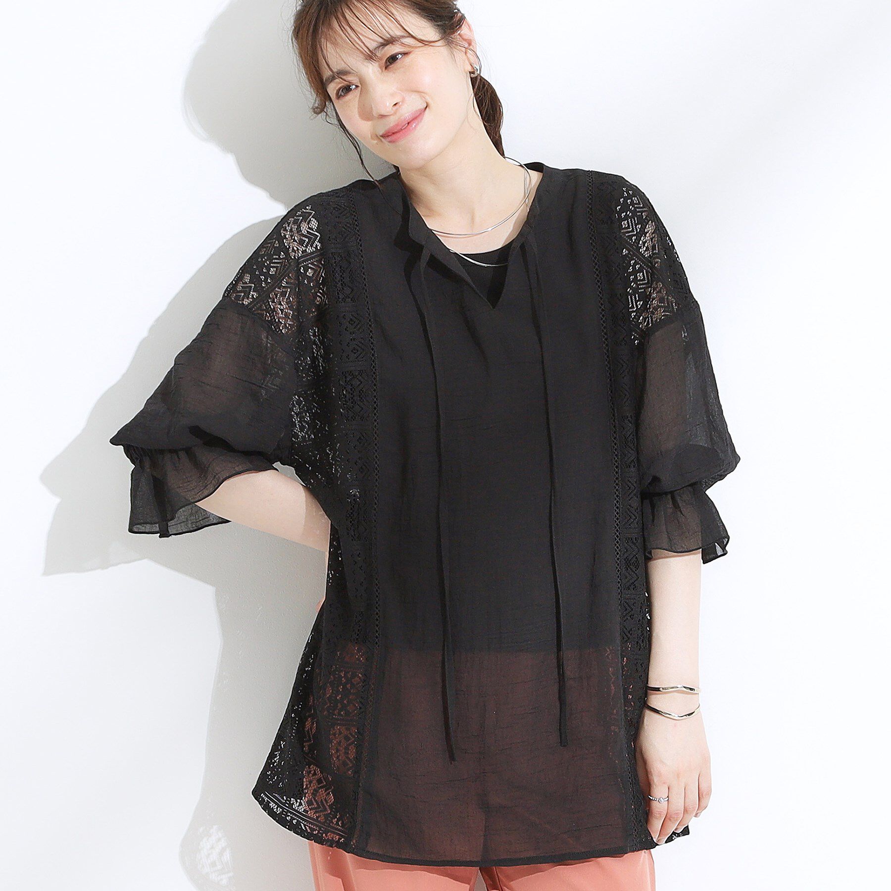 SHOO･LA･RUE「【着丈選べる】一枚でこなれ見え サイドレースブラウス」|シャツ・ブラウス|ブラック(019)