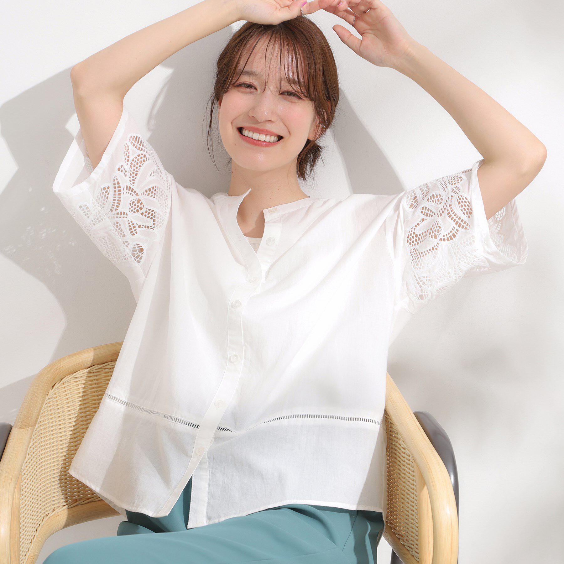 SHOO･LA･RUE「【S-LL/6分袖】レースデザインで華やか見え お袖刺繍ブラウス」|シャツ・ブラウス|ホワイト(001)