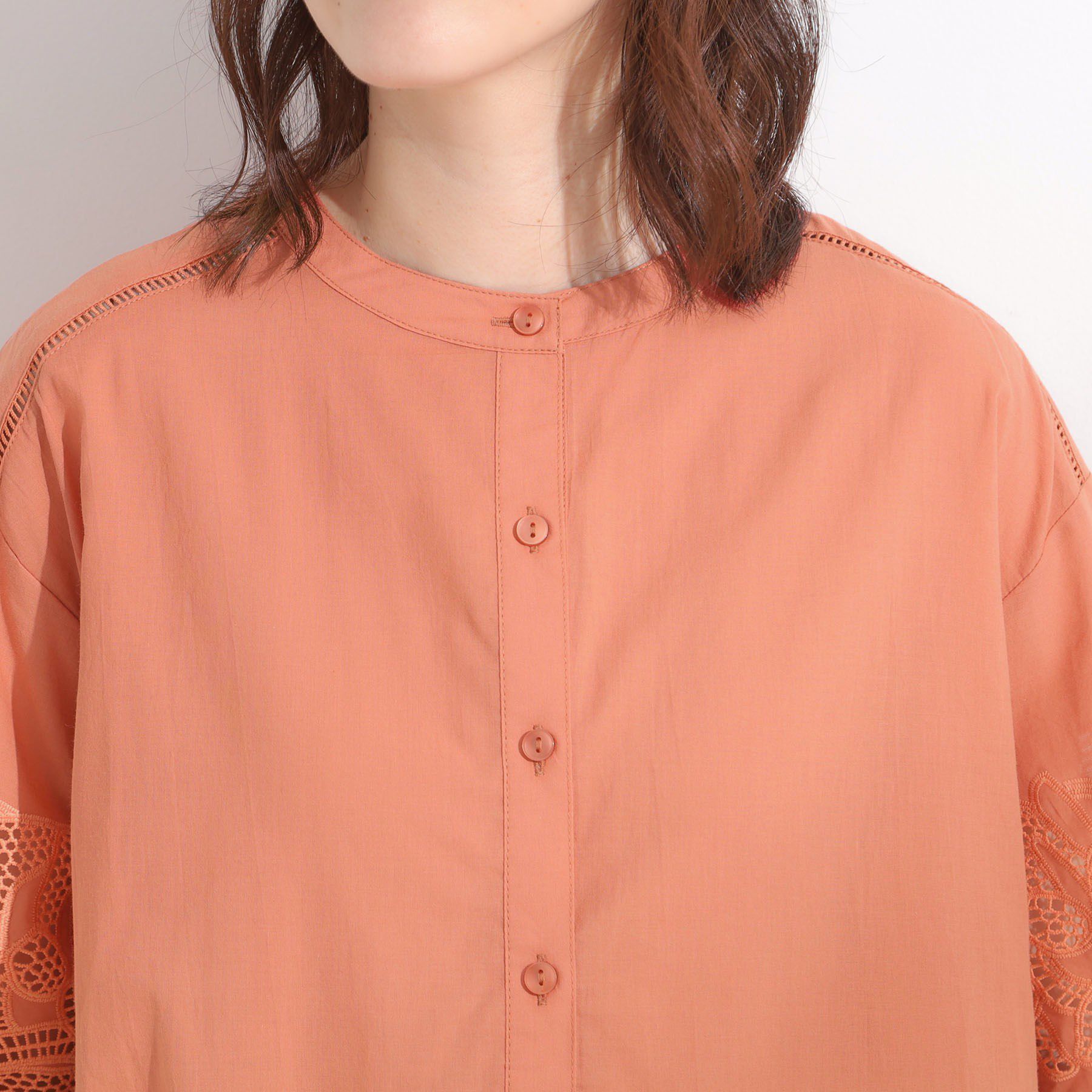 SHOO･LA･RUE「【S-LL/6分袖】レースデザインで華やか見え お袖刺繍ブラウス」|シャツ・ブラウス|