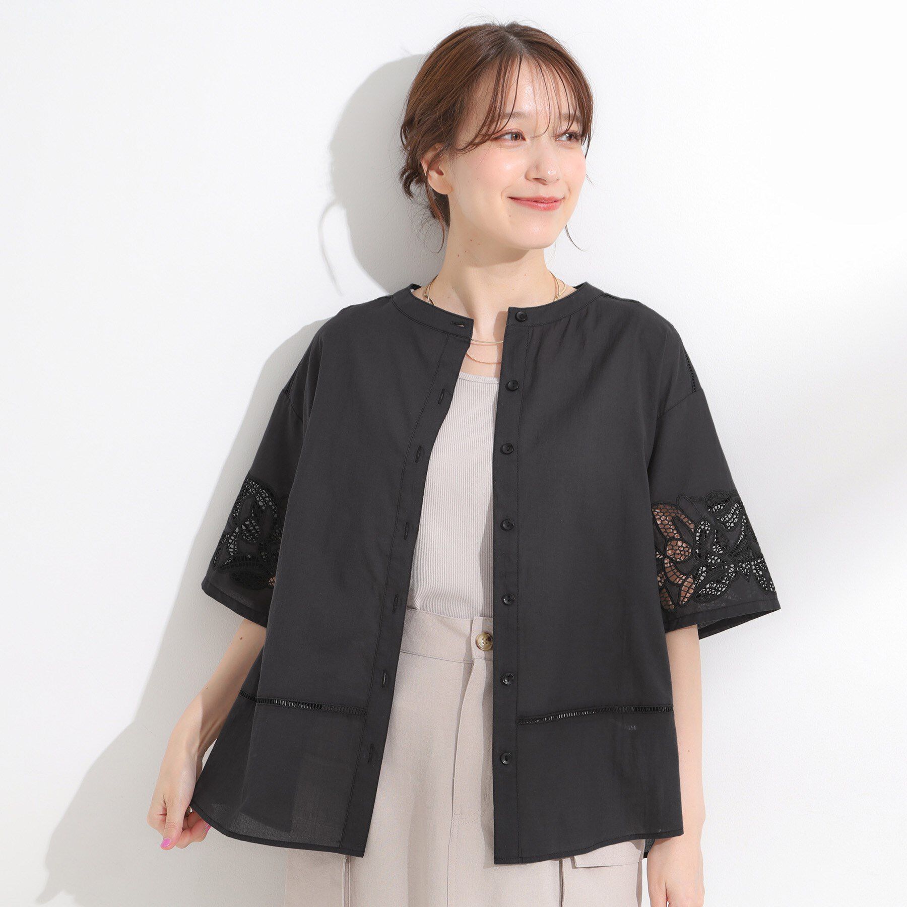 SHOO･LA･RUE「【S-LL/6分袖】レースデザインで華やか見え お袖刺繍ブラウス」|シャツ・ブラウス|