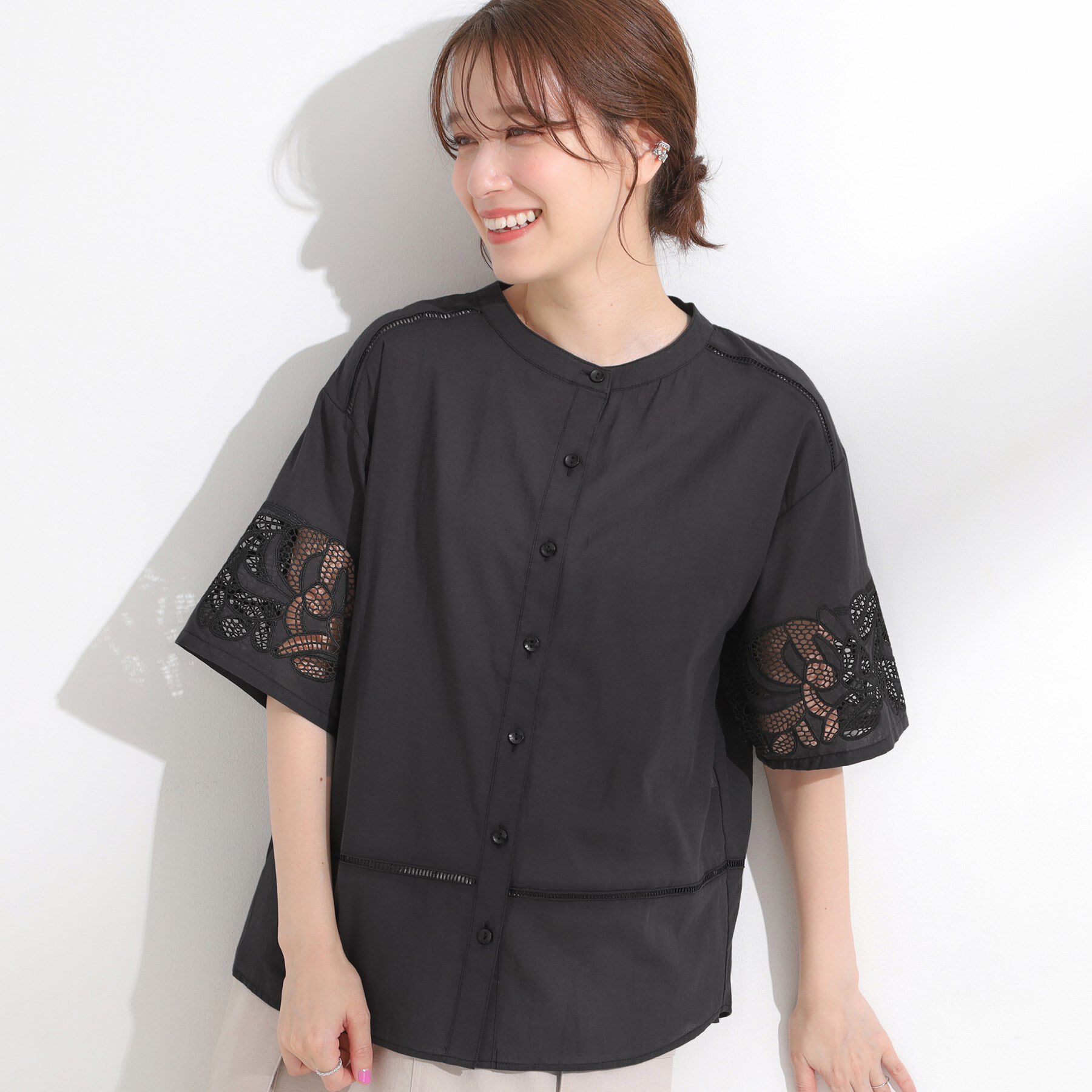 SHOO･LA･RUE「【S-LL/6分袖】レースデザインで華やか見え お袖刺繍ブラウス」|シャツ・ブラウス|ブラック(019)
