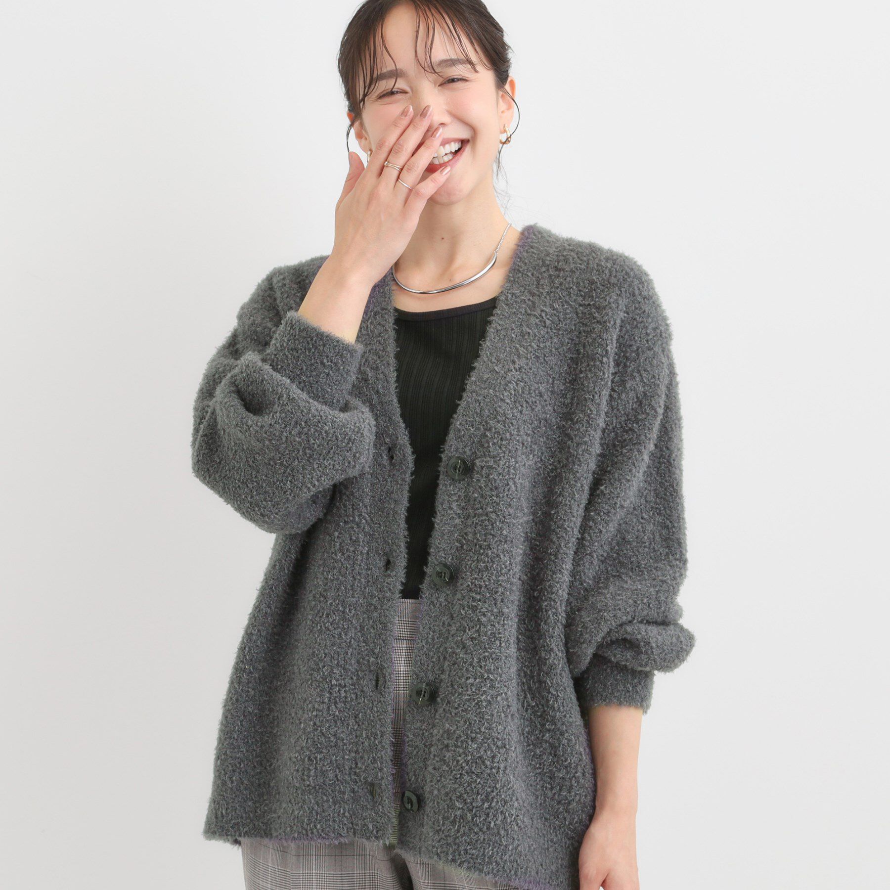 SHOO･LA･RUE「【S-LL】思わず触れたくなる ふわふわ Vネックニットカーディガン」|カーディガン|チャコールグレー(0