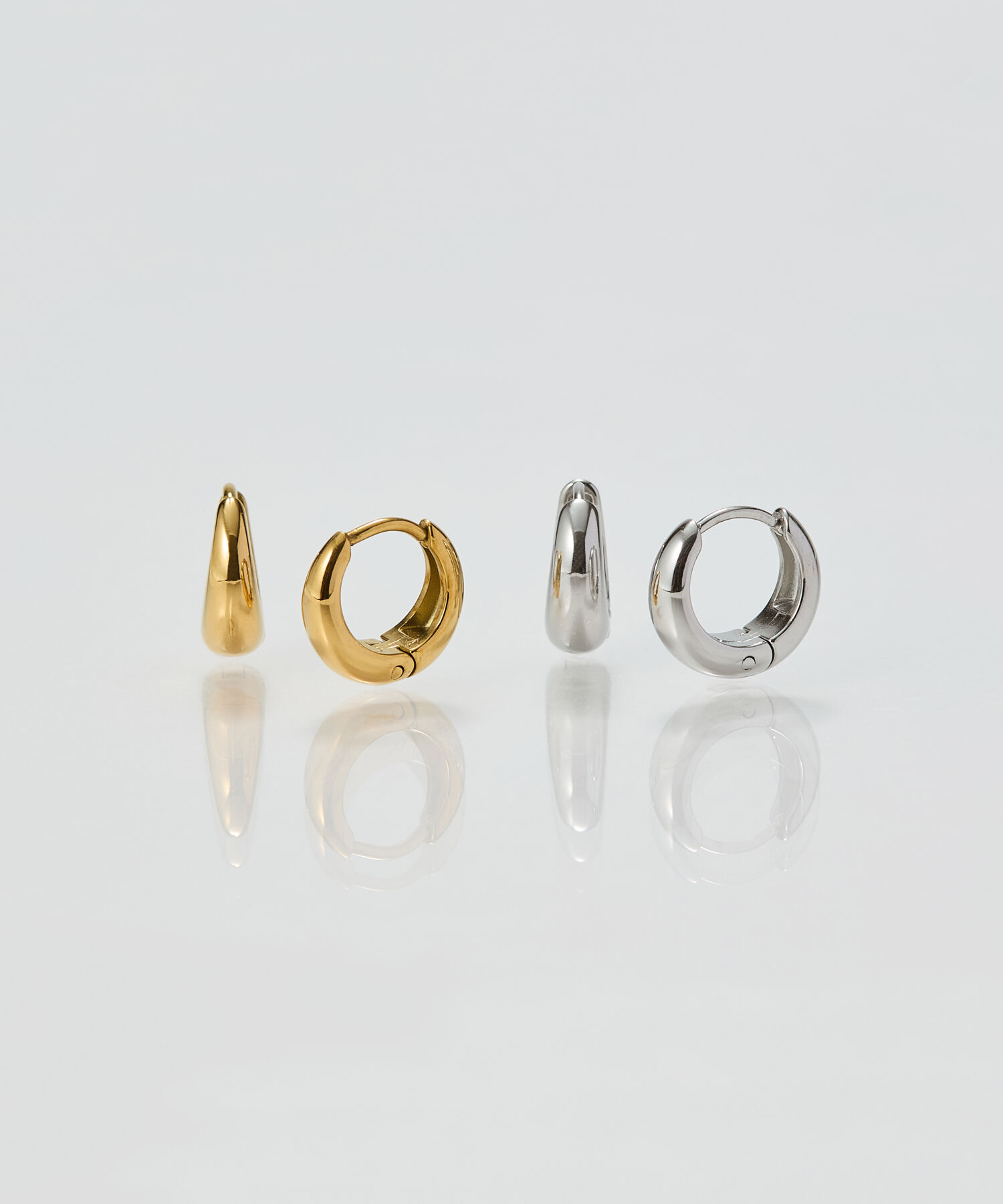 Phoebe「【金属アレルギー対応】メタルフープピアス　ゴールド/ステンレス/ユニセックス」|ピアス|