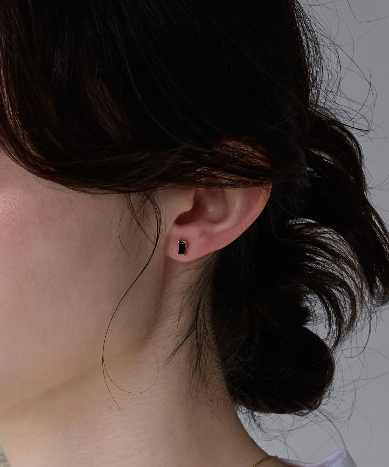 Phoebe「シャインフレームレクタングルピアス　ブラック（片耳）」|ピアス|