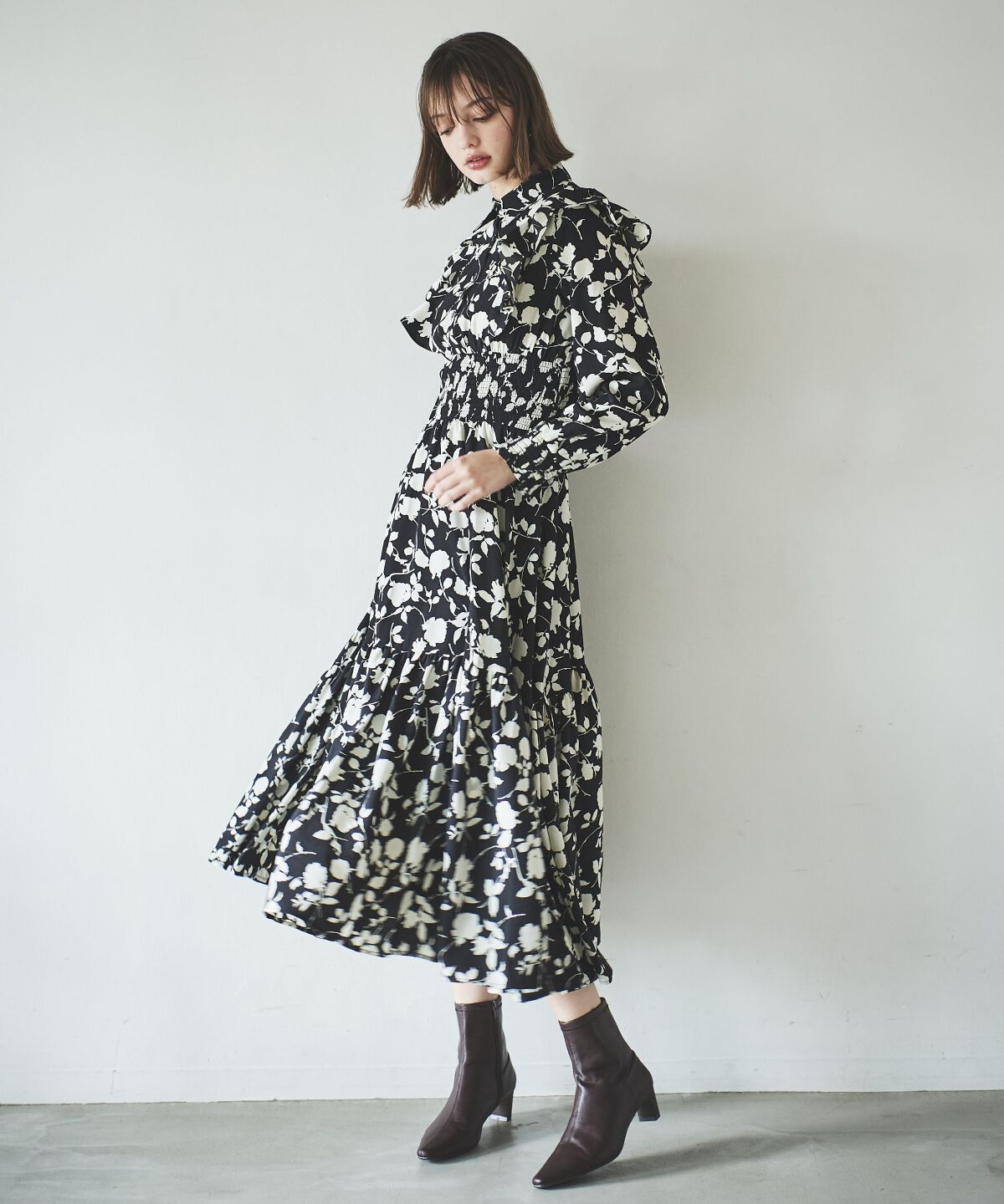 アンドクチュール「ワンカラーフラワーシャーリングワンピース」|ワンピース|