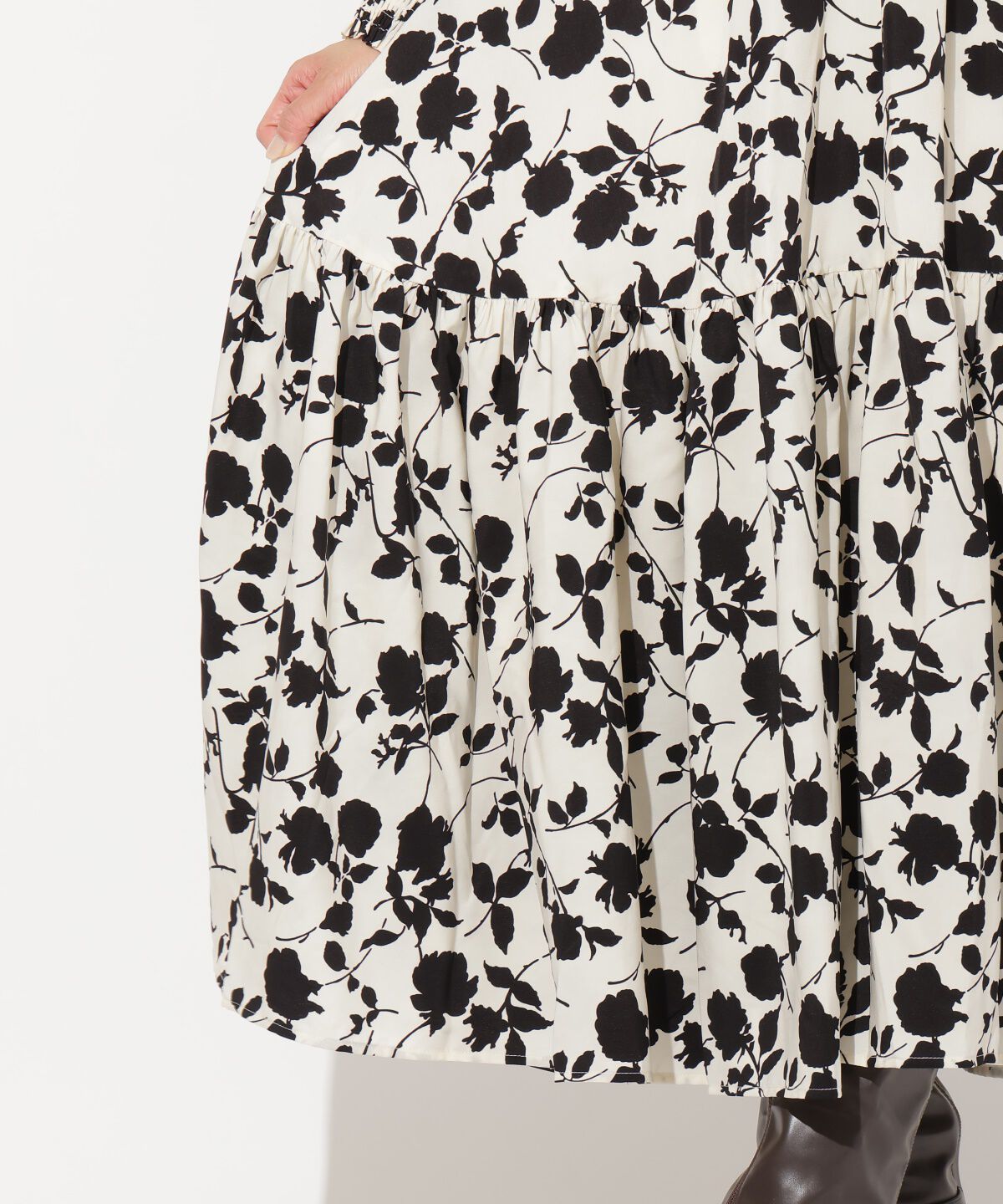 アンドクチュール「ワンカラーフラワーシャーリングワンピース」|ワンピース|