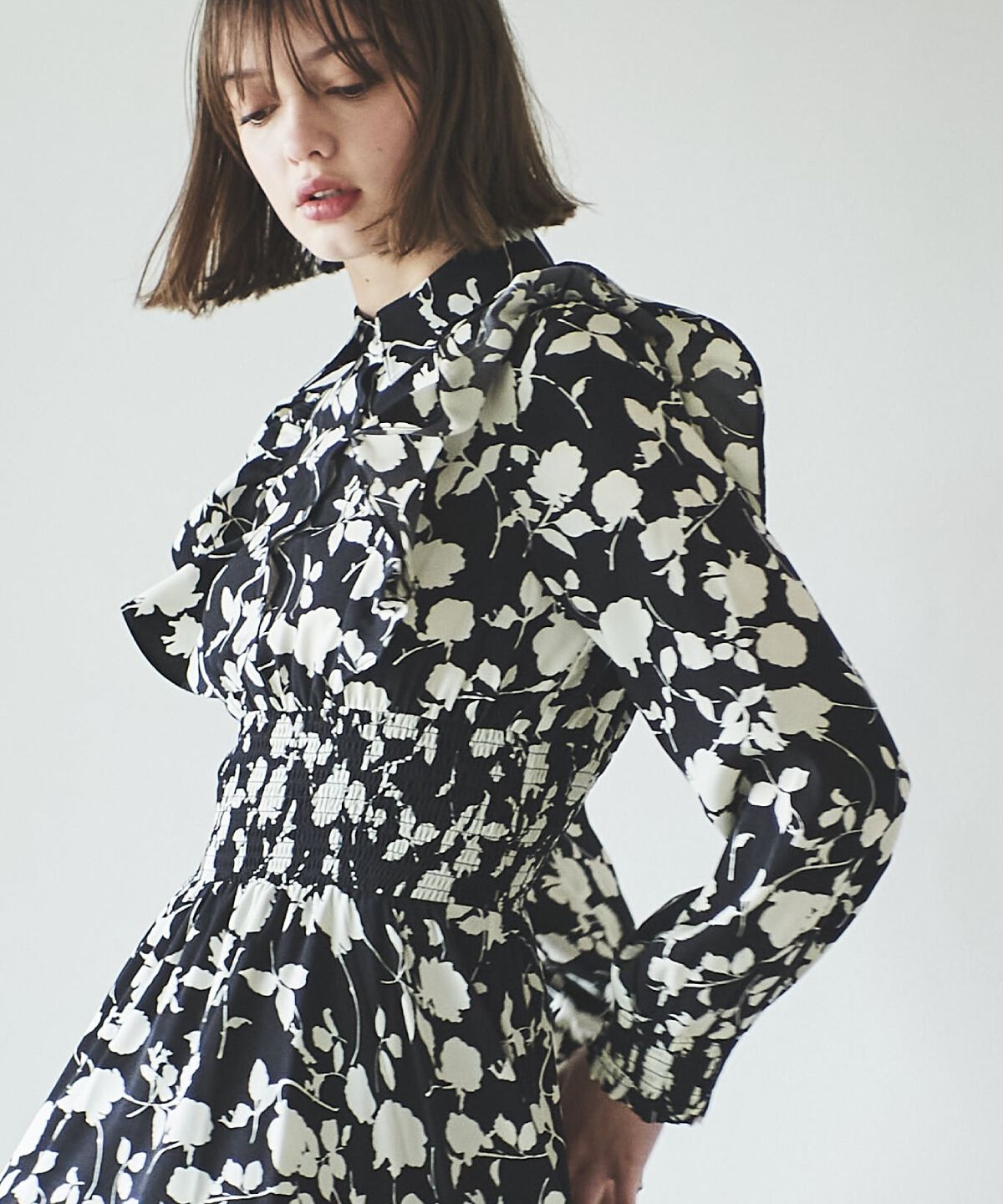 アンドクチュール「ワンカラーフラワーシャーリングワンピース」|ワンピース|