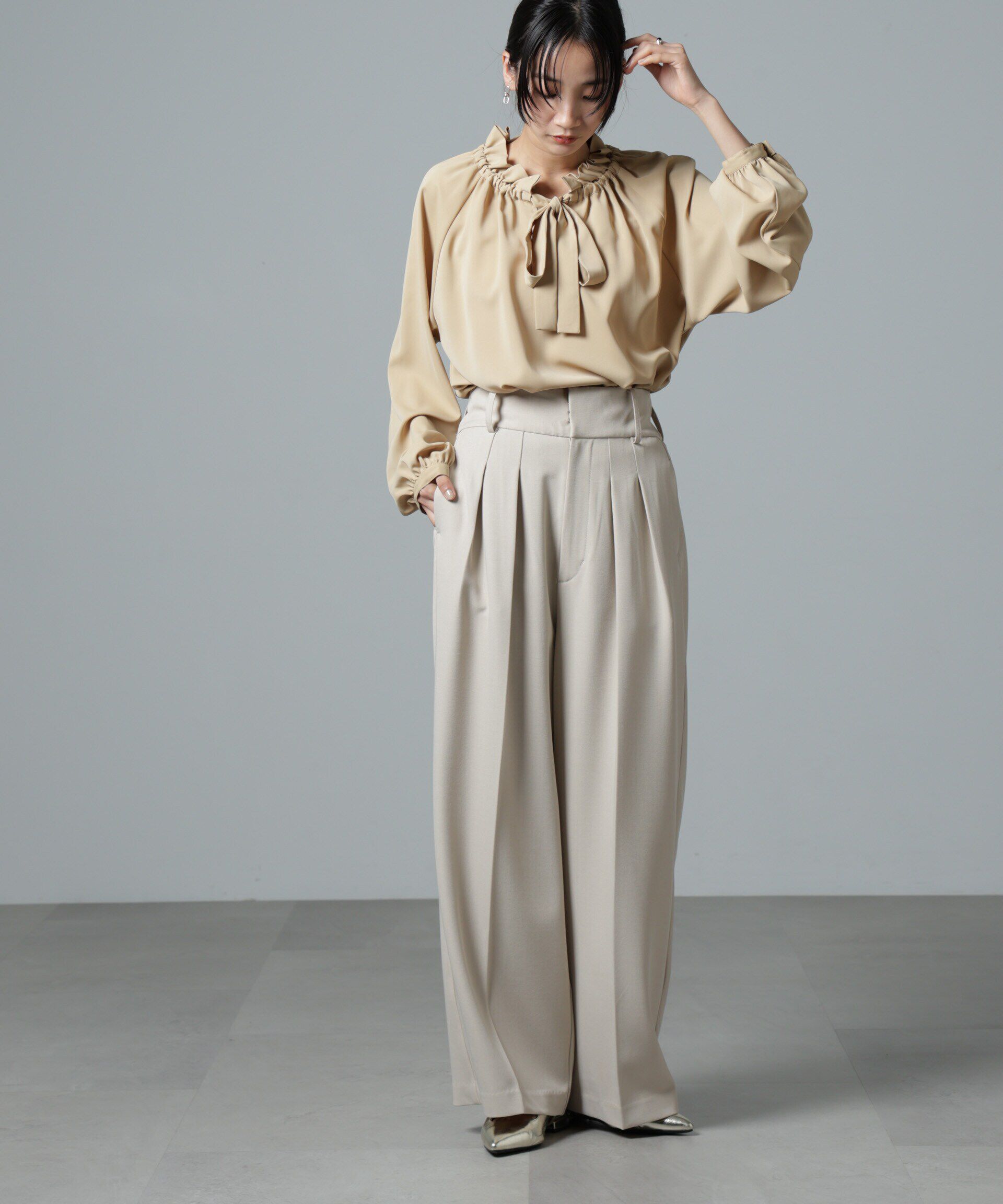 nano･universe「ハイウエスト2タックワイドパンツ」|チノ|