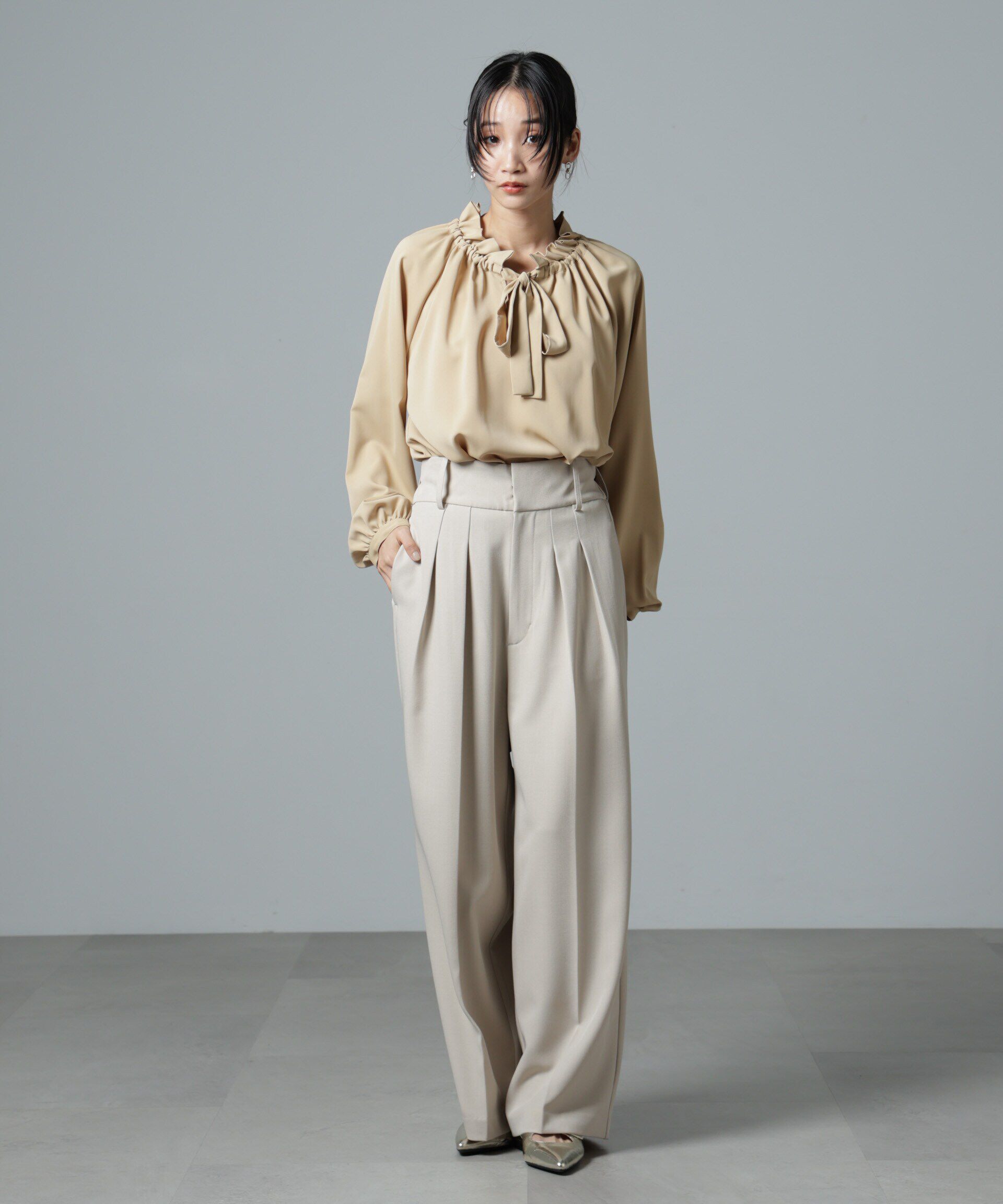 nano･universe「ハイウエスト2タックワイドパンツ」|チノ|