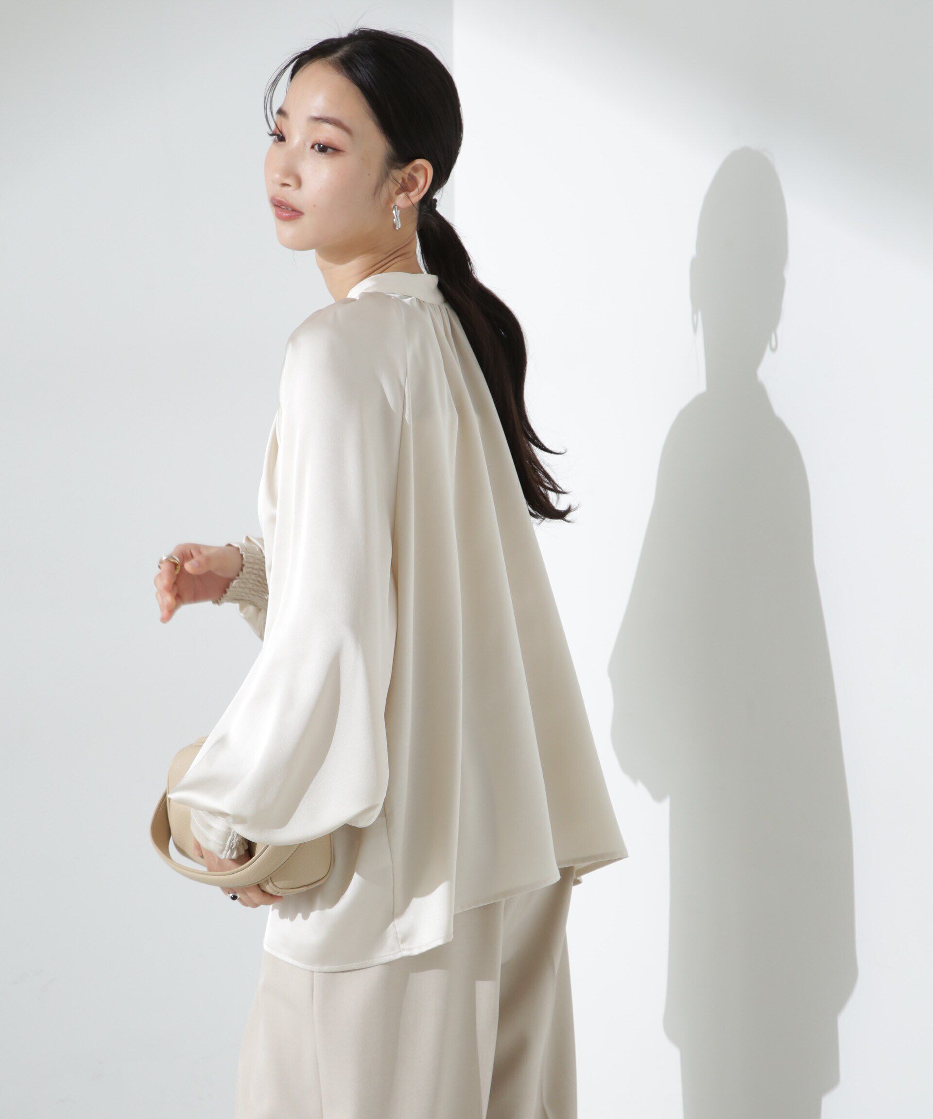 nano･universe「前後2WAYサテンドルマンギャザーブラウス（セットアップ可）」|シャツ・ブラウス|