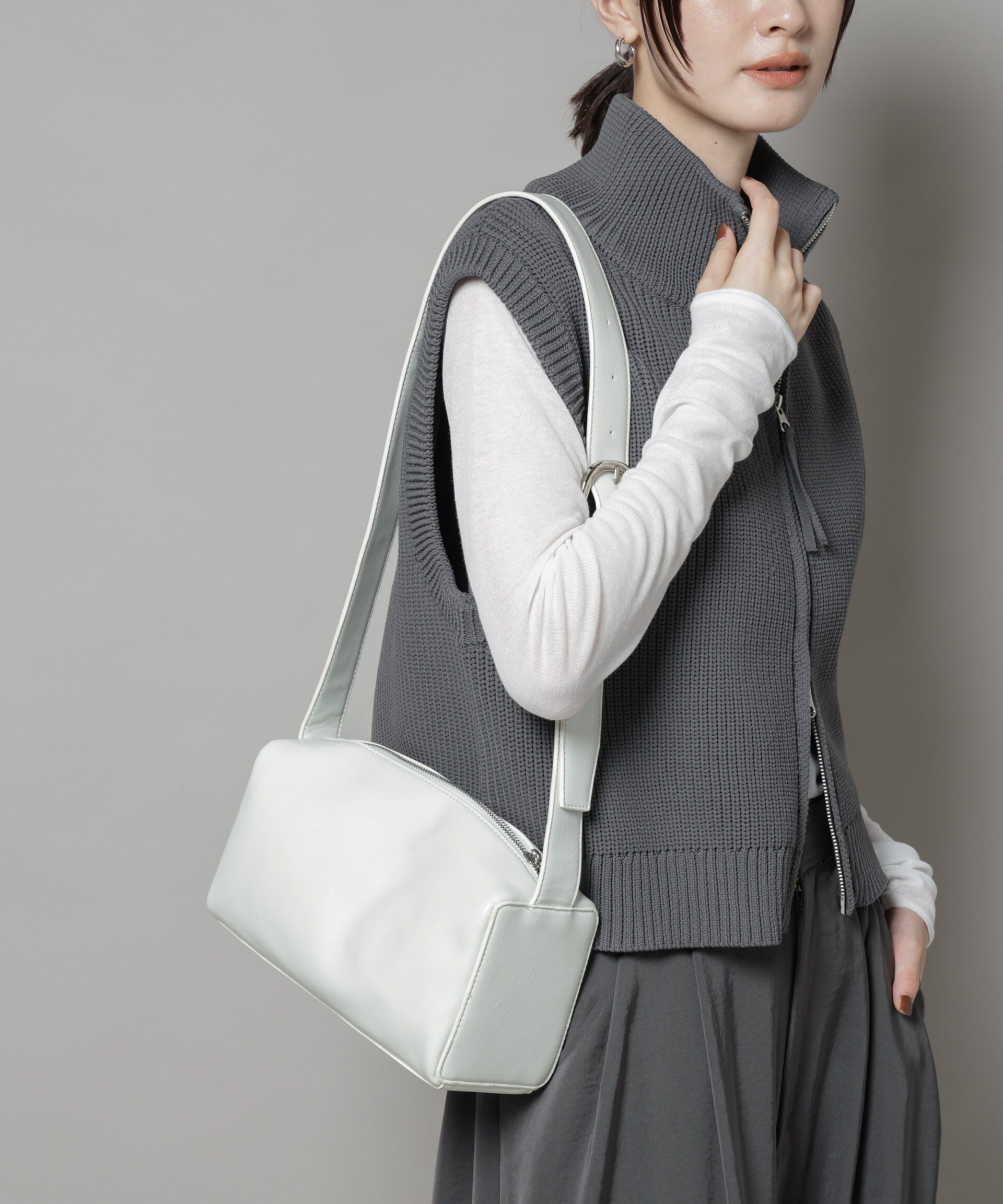 nano･universe「ワンショルダーボディーバッグ」|ショルダー・メッセンジャー|ホワイト