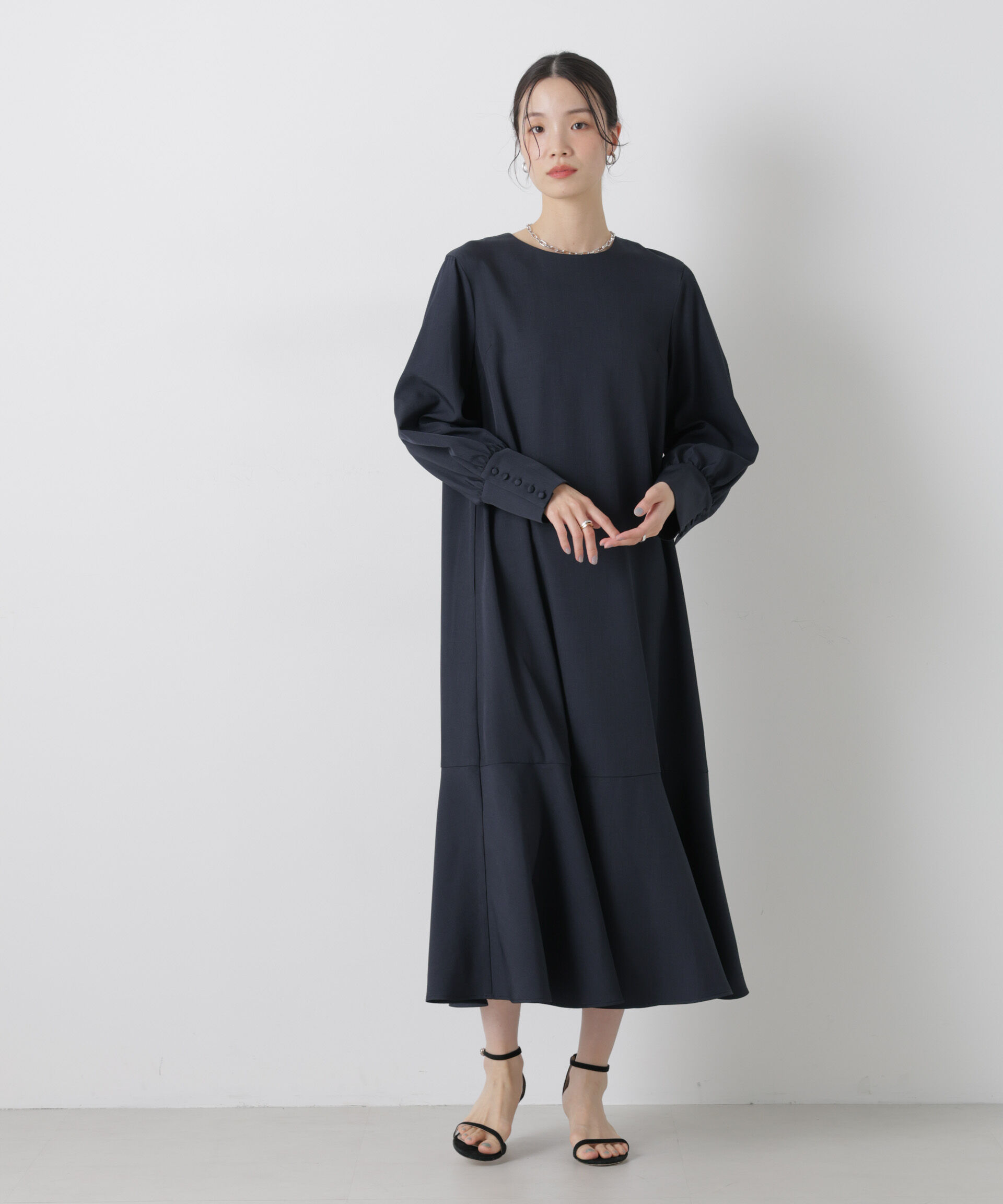 nano･universe「ヘムフレアクルミボタンスリーブワンピース」|ワンピース|ネイビー