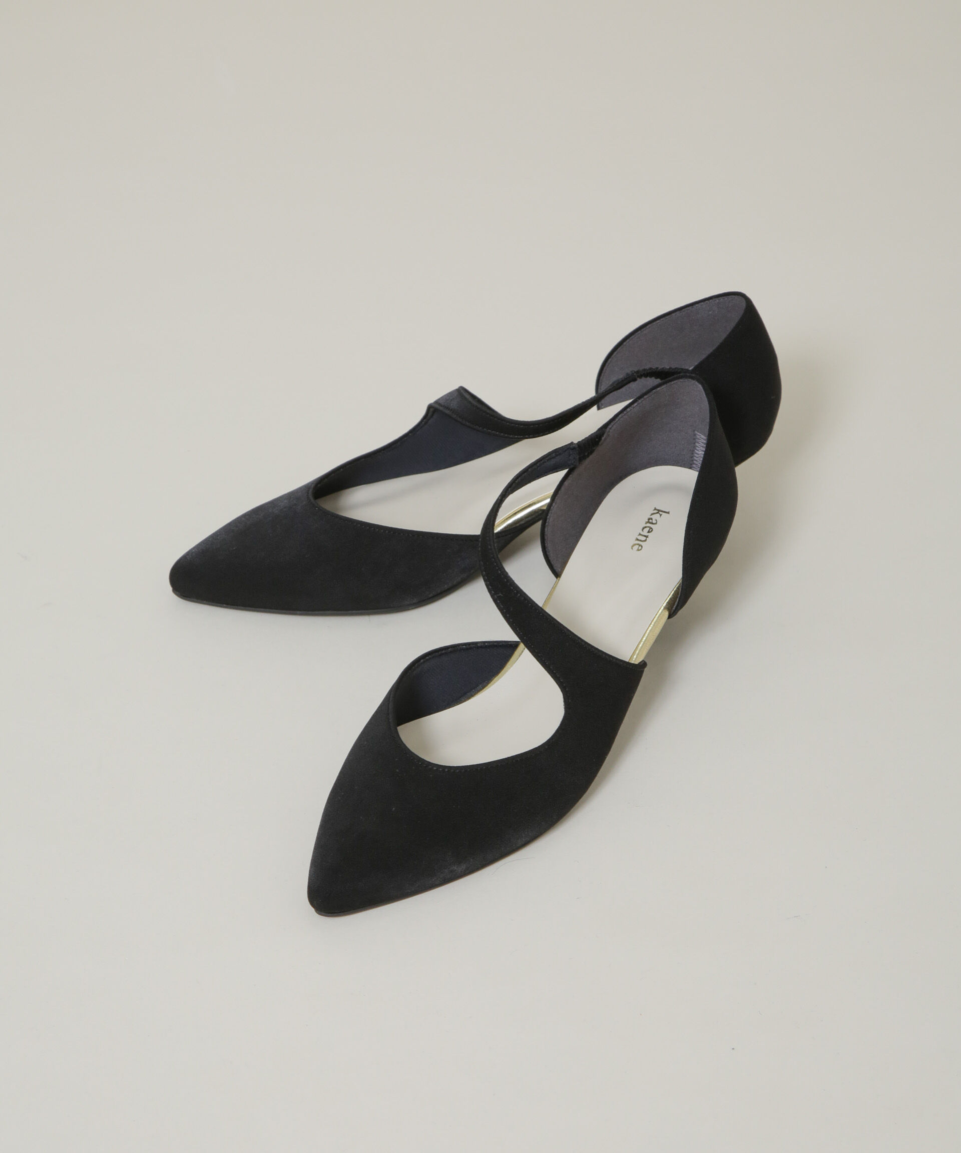 nano･universe「kaene/アシメストラップパンプス」|ビジネス・ドレスシューズ|ブラック