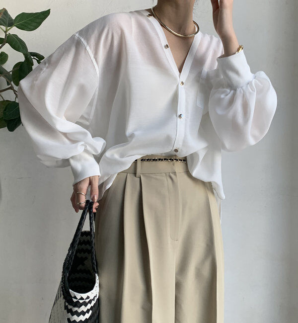  「【新色追加】GOLDボタンVVシャツ」|シャツ・ブラウス|オフホワイト