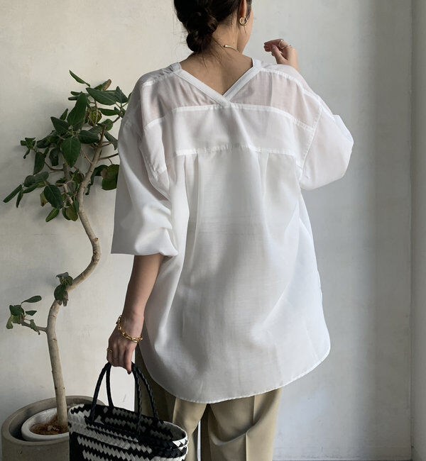  「【新色追加】GOLDボタンVVシャツ」|シャツ・ブラウス|