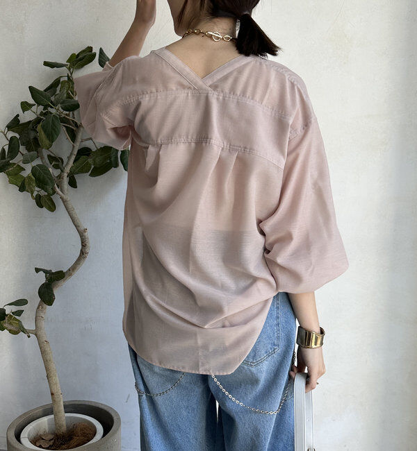  「【新色追加】GOLDボタンVVシャツ」|シャツ・ブラウス|