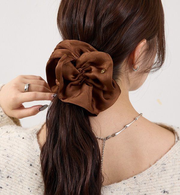  「プレート付きサテンシュシュ」|その他|ブラウン