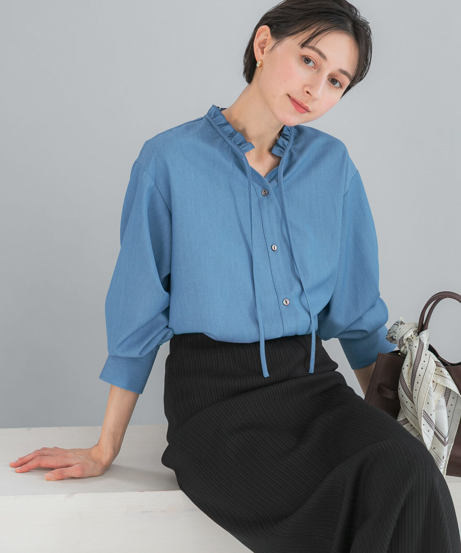 URBAN RESEARCH ROSSO「『WEB限定』フリルネックデニムブラウス」|シャツ・ブラウス|ブルー