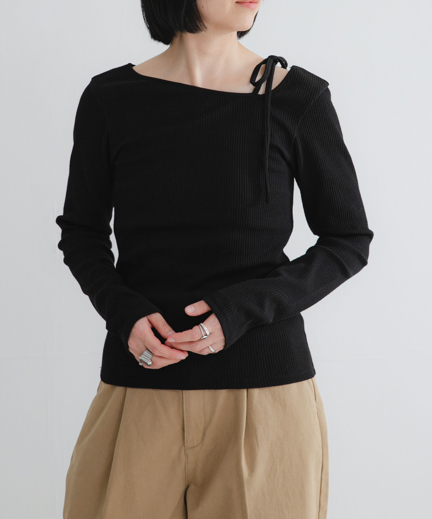 URBAN RESEARCH「カットアウトリボントップス」|Tシャツ・カットソー|ブラック