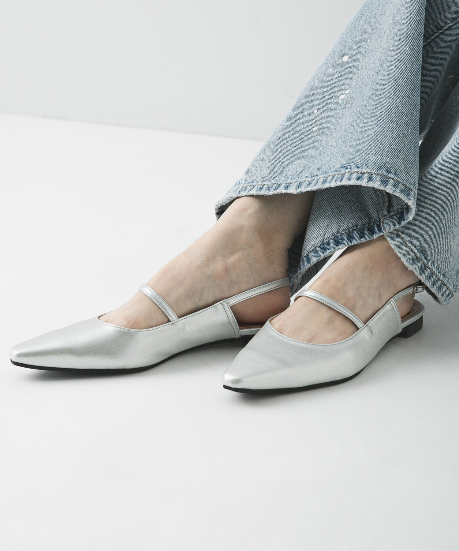 URBAN RESEARCH「ポインテッドバックストラップシューズ」|パンプス|シルバー