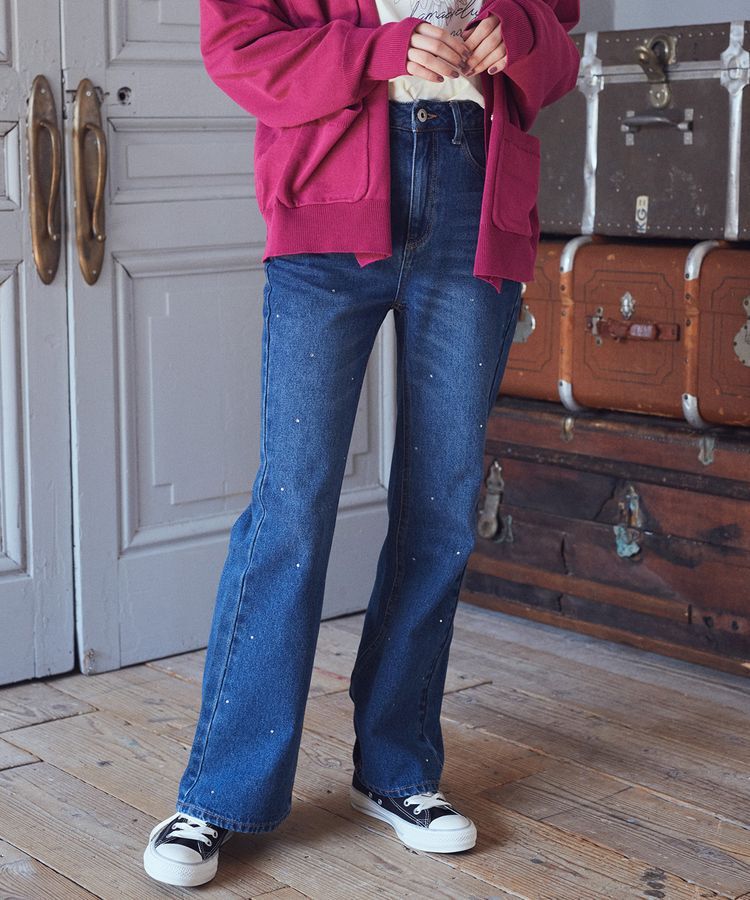 earth music&ecology「ラインストーンフレアーデニムPT」|デニム|Medium Indigo