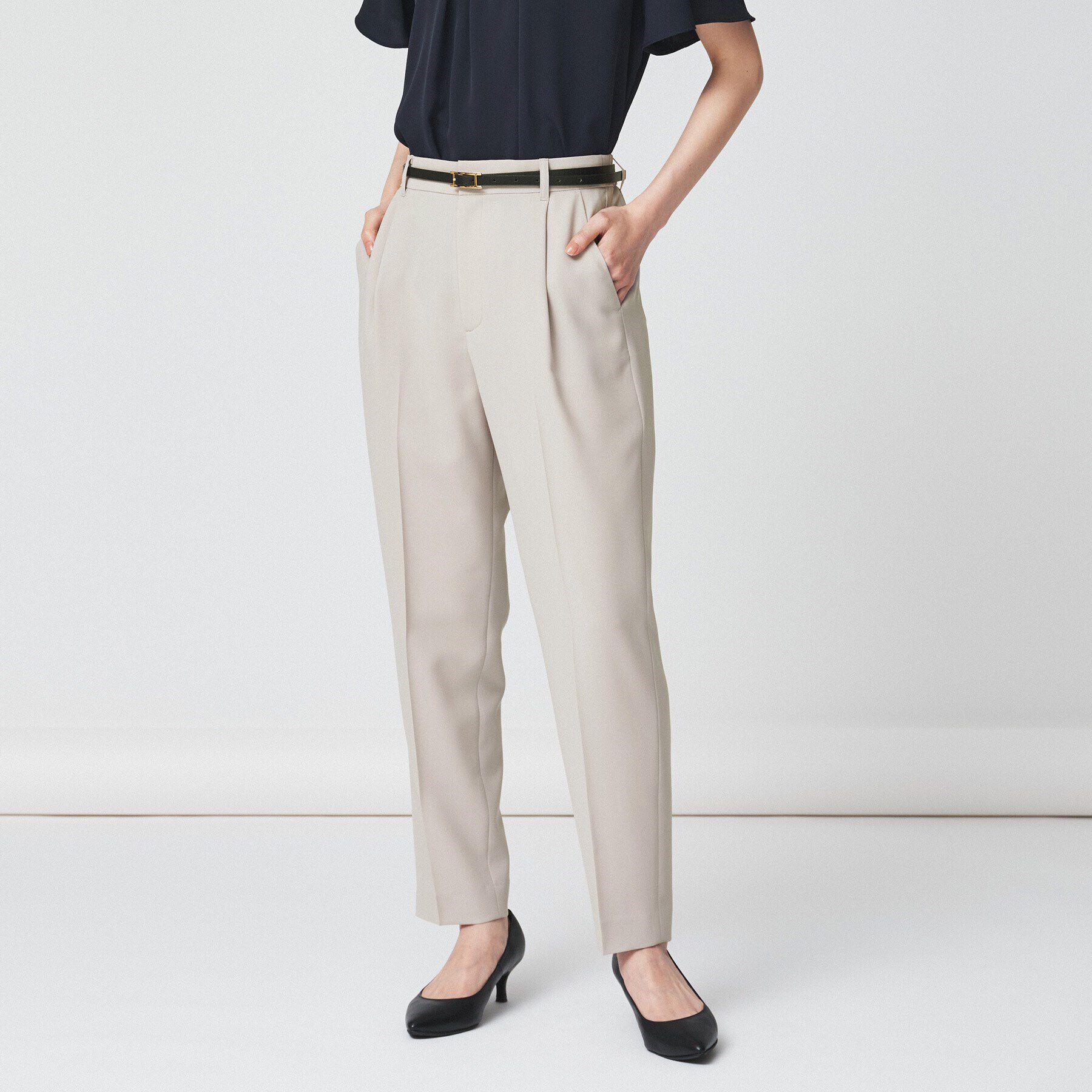 UNTITLED「【通勤スーツ/入卒/セレモニー】ライトウェイト テーパードパンツ」|その他|ベージュ(652)